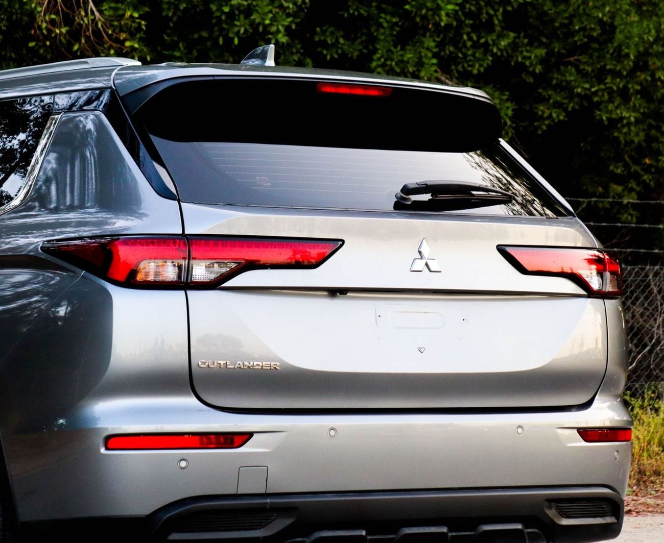 Mitsubishi Outlander GLX Basic 2.4L (5 Seater) ميتسوبيشي أوتلاندر 2023 خليجي GLS  2.4L (5 Seater) بحالة ممتازة
