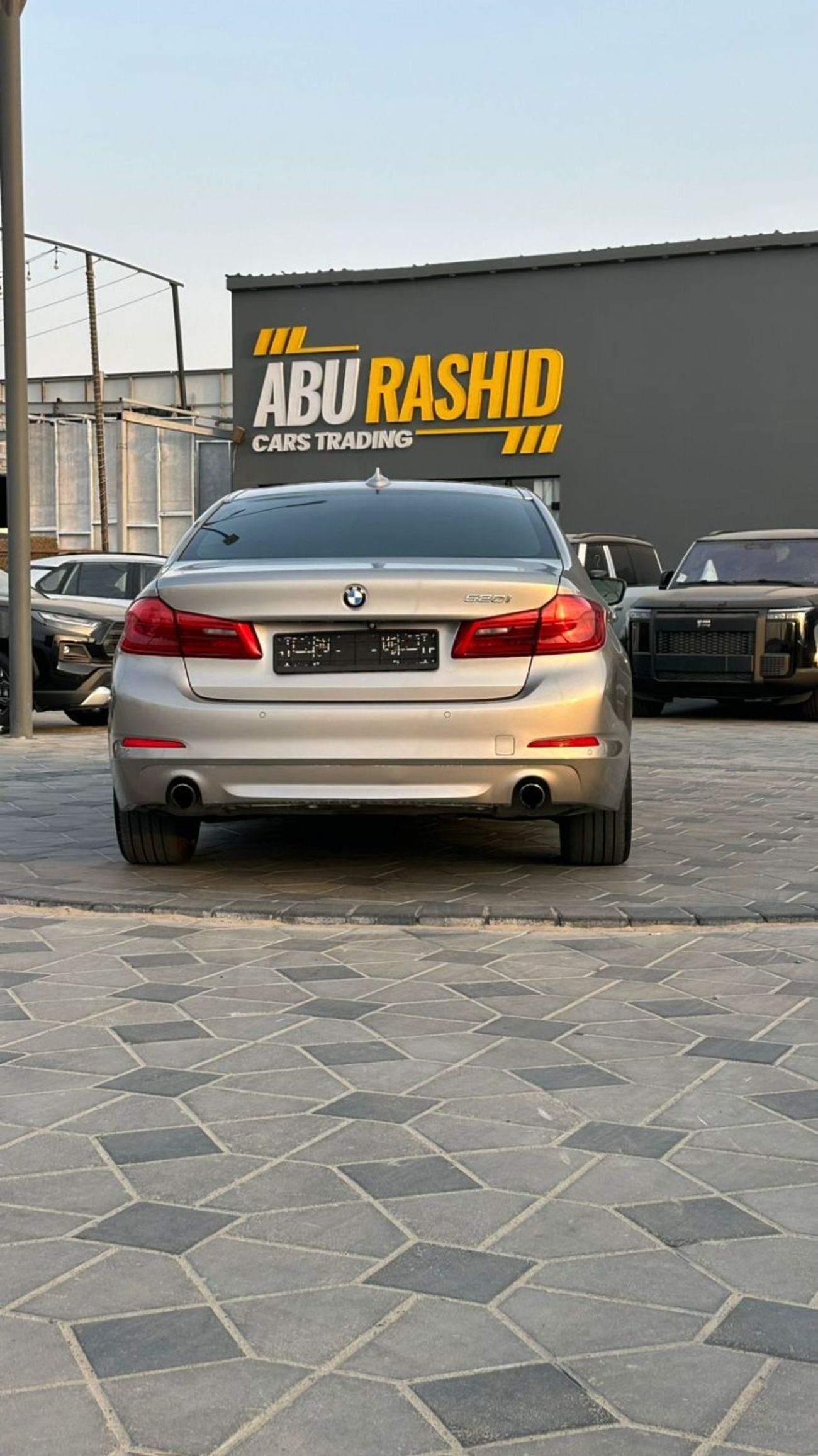 بي أم دبليو 520i Std 2.0L