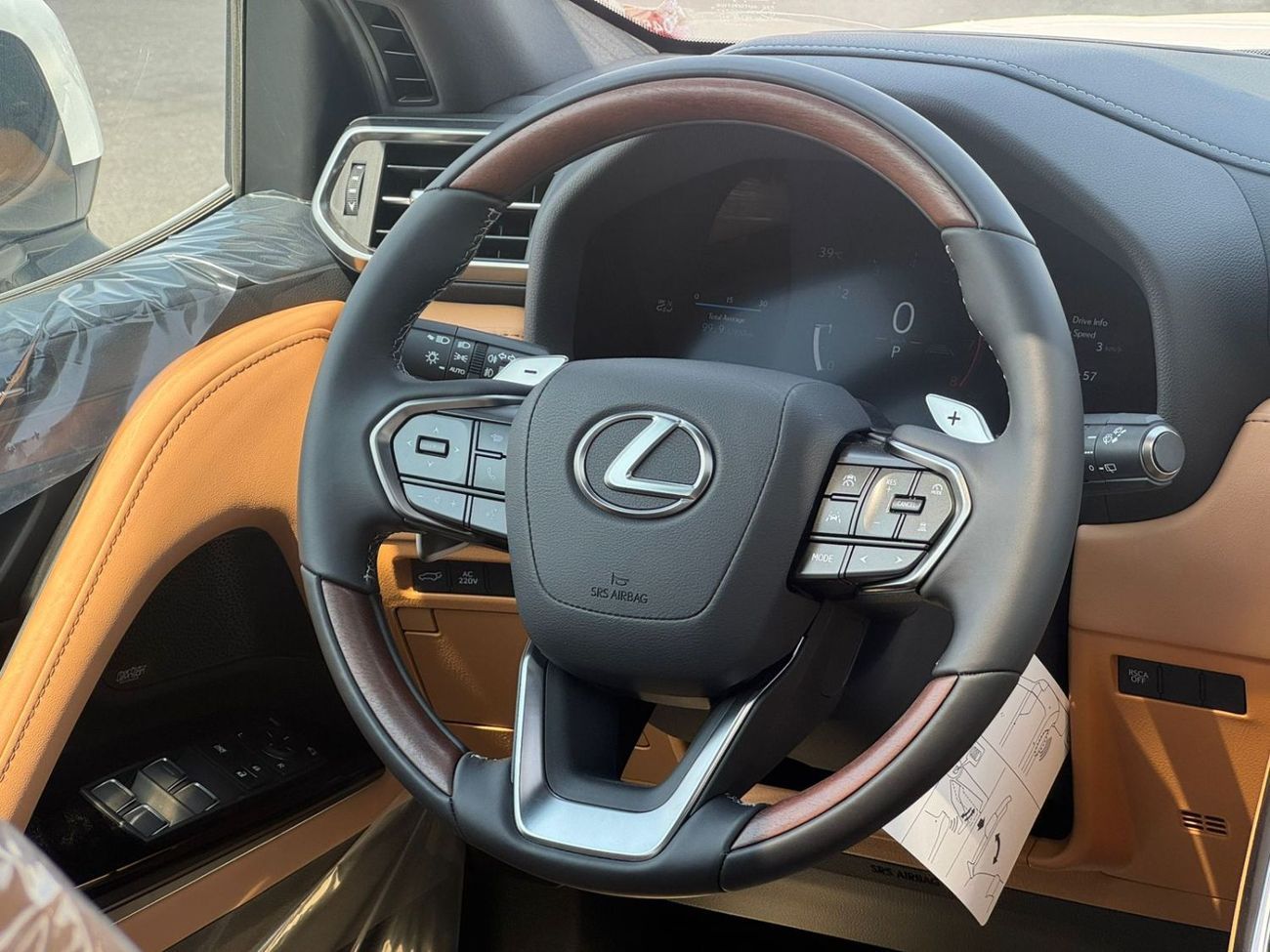 لكزس LX 700h 2025 LEXUS LX700 H 3.5L V6 EXECUTIVE GCC SPEC