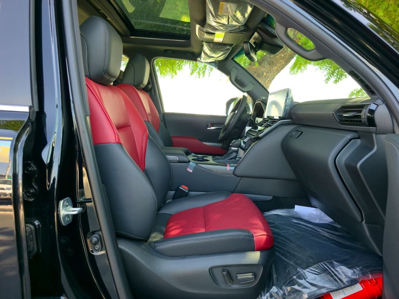 تويوتا لاند كروزر TOYOTA LC300 DIESEL 3.3L VXR - RADAR - FULLY LOADED - 2025 MODEL - BLACK INSIDE BLACKRED - BAHRAIN S