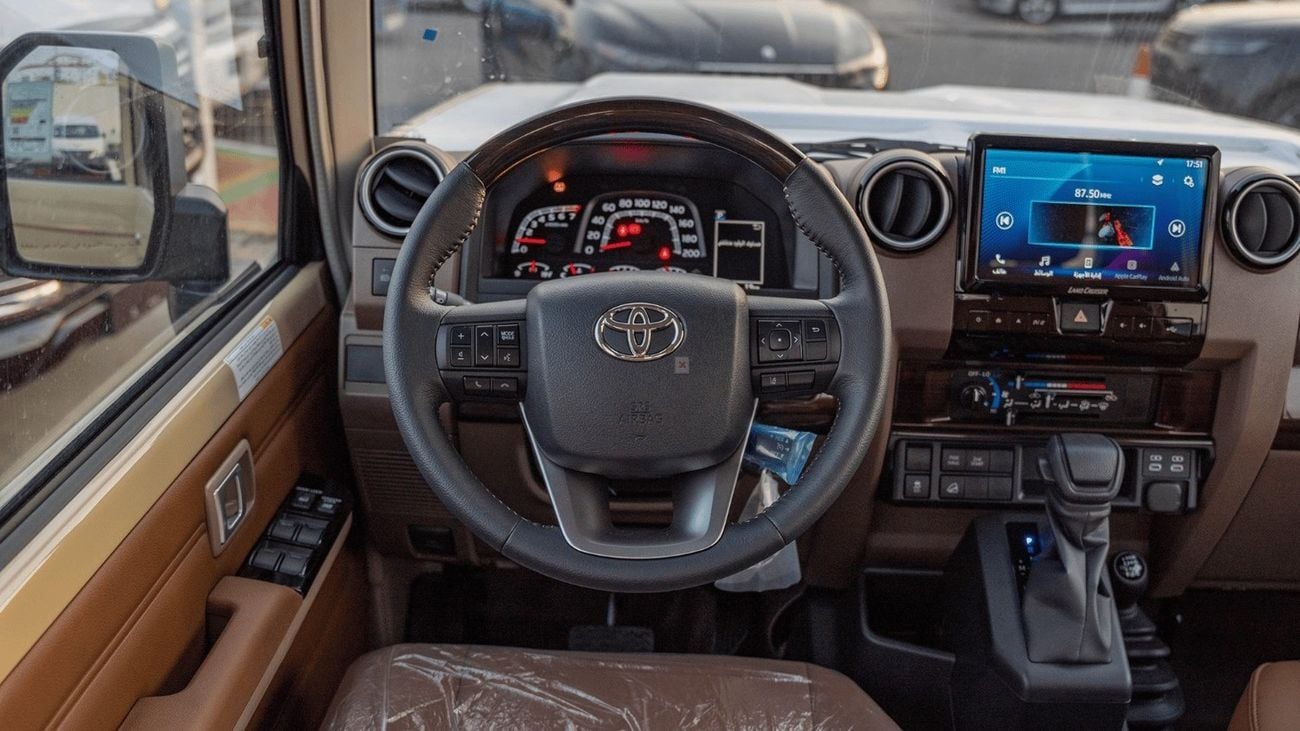 Toyota Land Cruiser Pick Up ECT0111 - Toyota LC79 DCab - 4.0L Ptr At Full Beige 2025