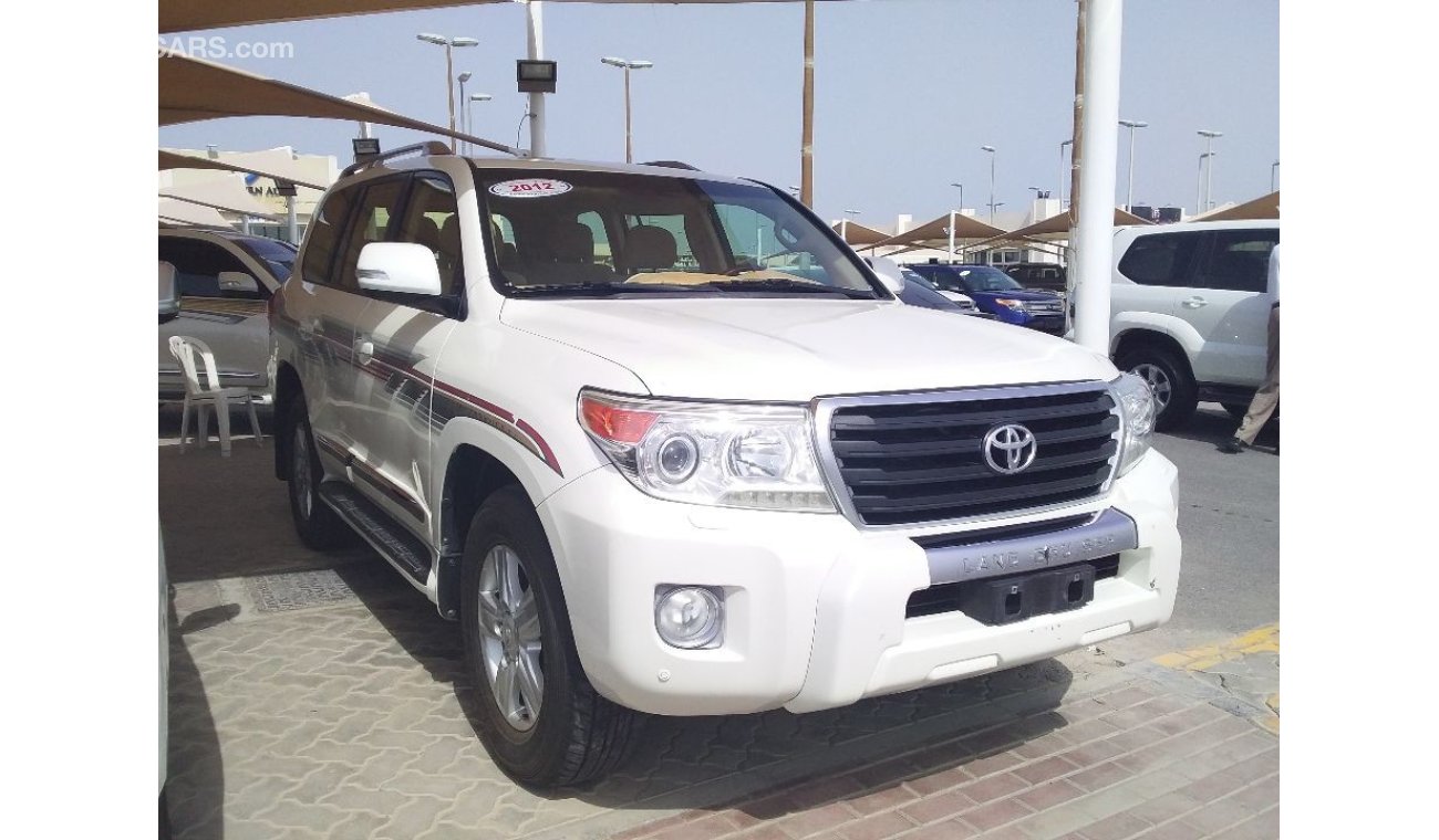 Toyota Land Cruiser Toyota Land Cruiser 2012  GXR V8 GCC