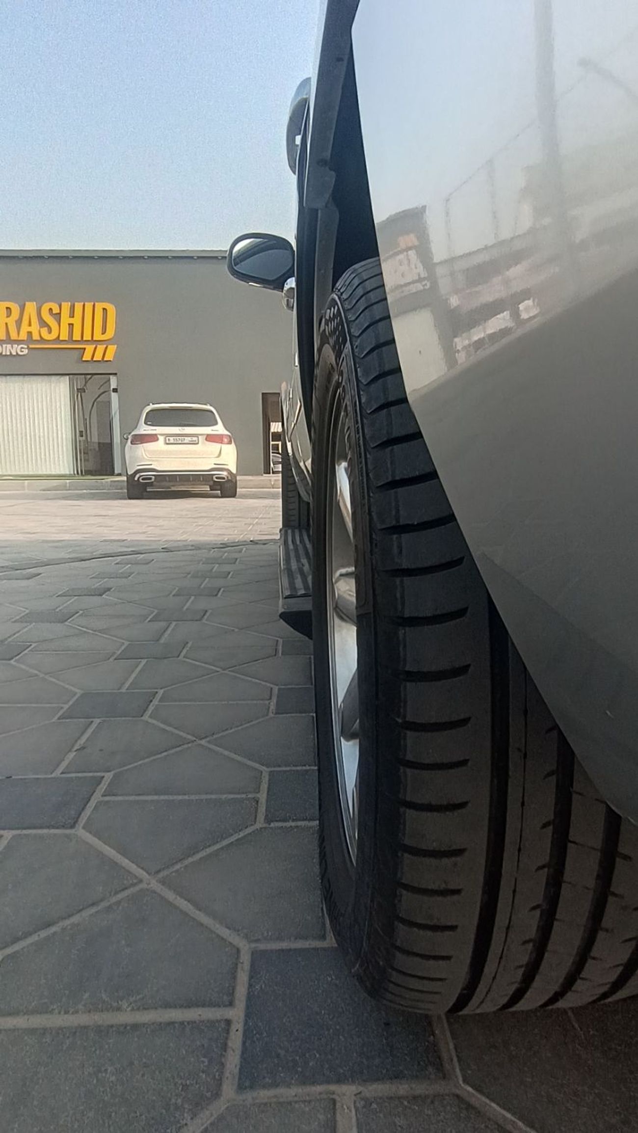 GMC Yukon SLE 5.3L 4WD (8 Seater)