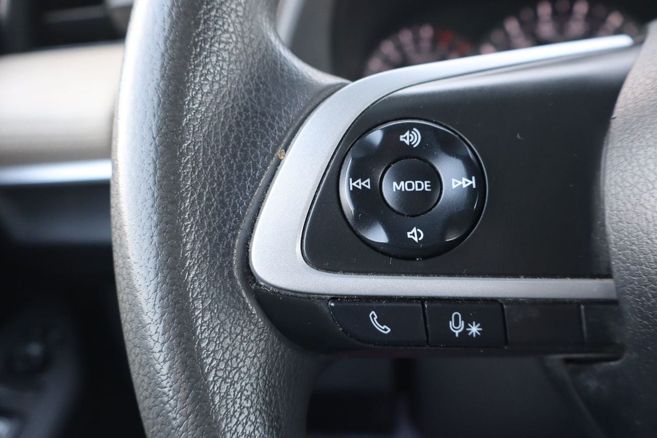 تويوتا يارس 1.5L E