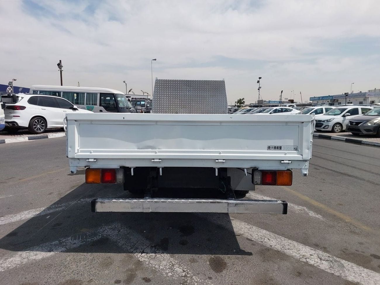 Mitsubishi Fuso Canter (RAMADAN OFFER) MITSUBISHI CANTER TRUCK RHD 1990 MODEL 3.9 L DIESEL MANUAL(PM40199)