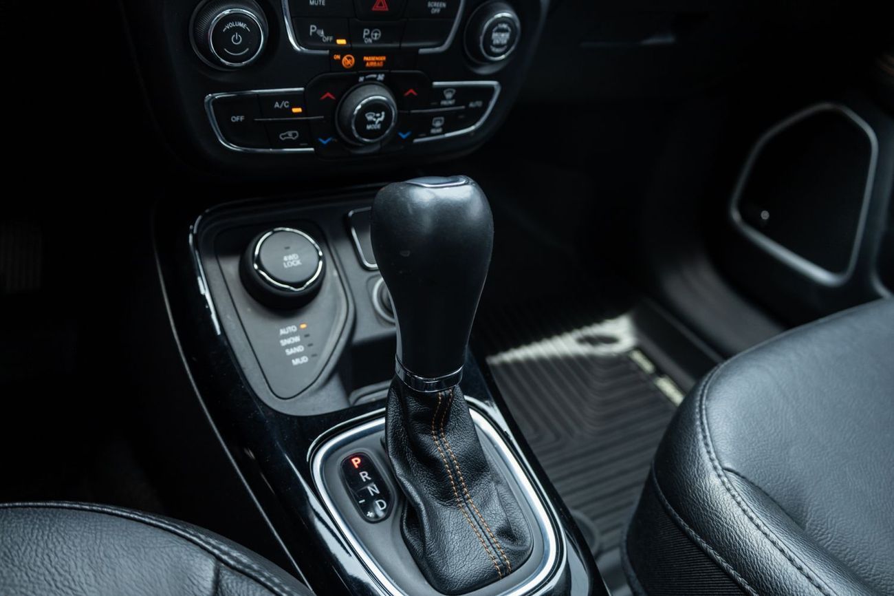 جيب كومباس Limited 2.4L (172 HP)