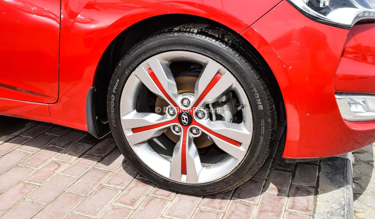 Hyundai Veloster 2015 Model Gulf specs Full options panorama roof DVD camera leather interiors