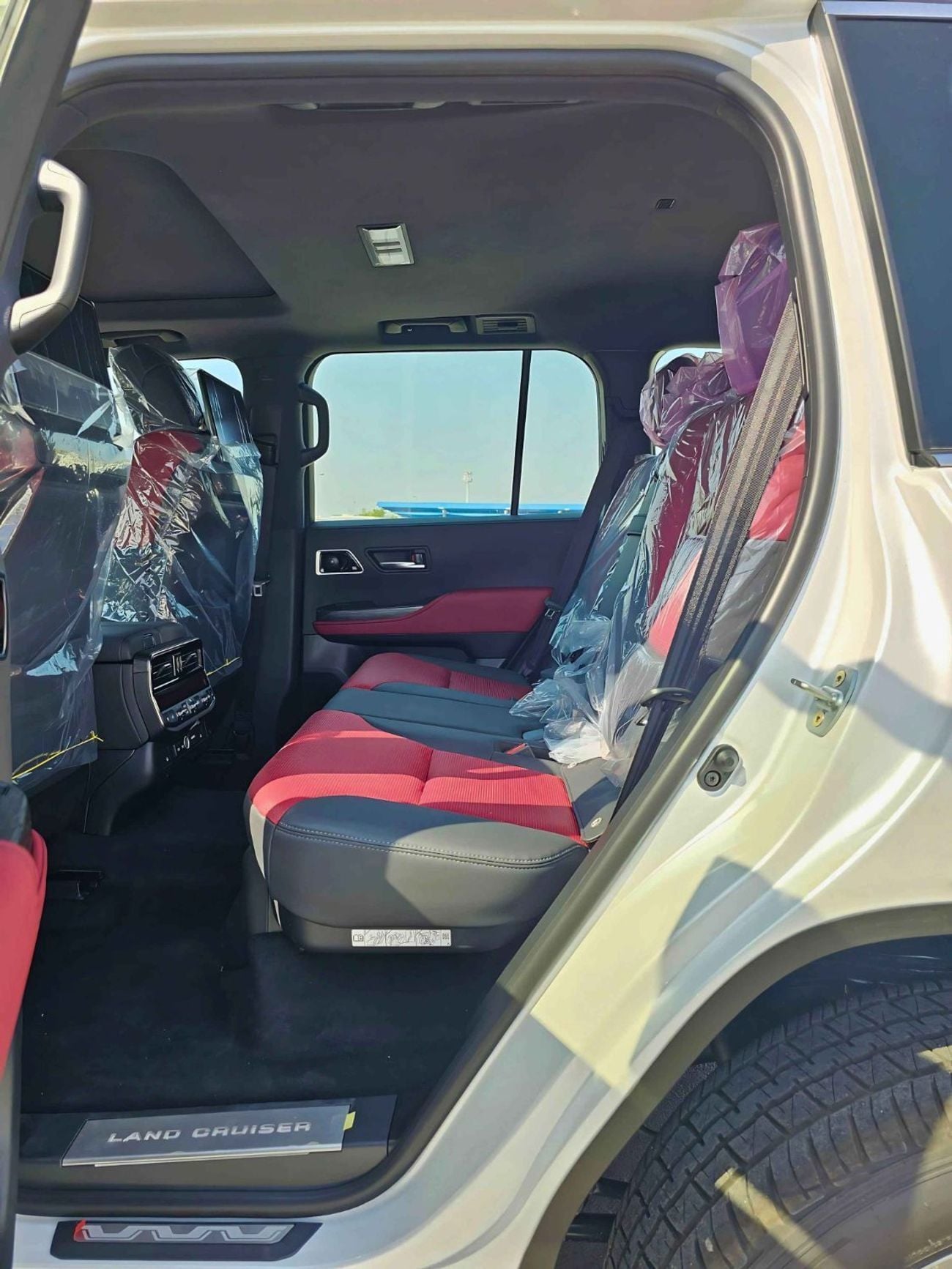 Toyota Land Cruiser VXR LC300 TWIN TURBO / 3.3L DIESEL V6 / LEATHER, SUNROOF / FULL OPTION (CODE#LCDVXRHA)