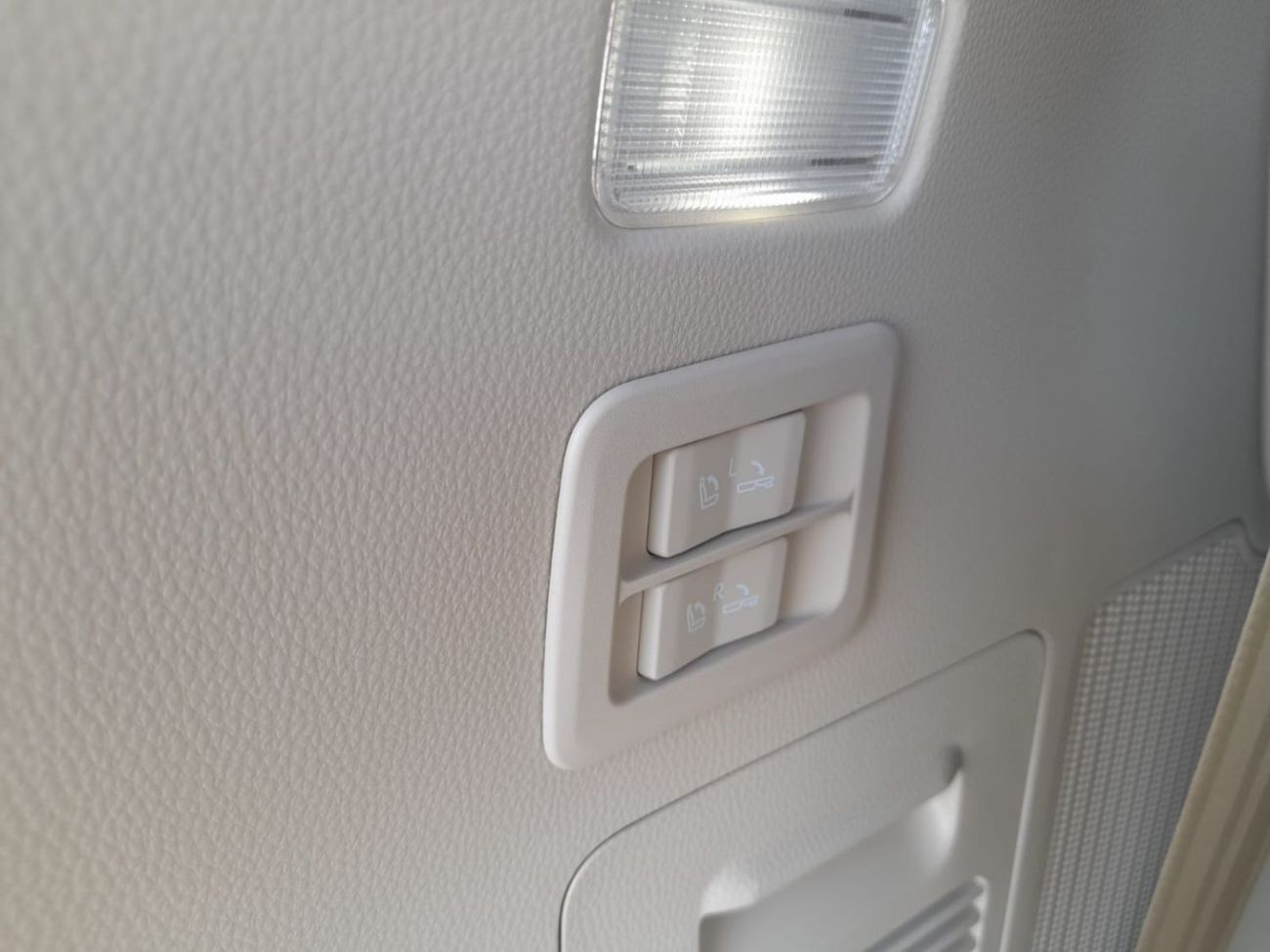 تويوتا لاند كروزر ZX FULL OPTIONS PETROL 7 SEATER TOP RANGE COMPLETE