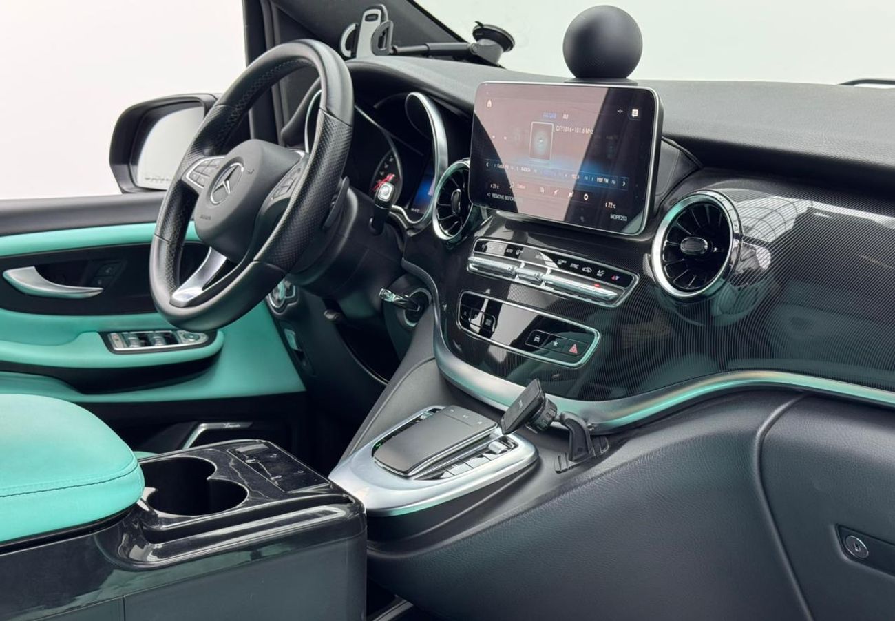 مرسيدس بنز V 250 Std 2.1L 2023 Mercedes-Benz V250 V-Line Design VIP, Full Service History, 1 Year Warranty, GCC