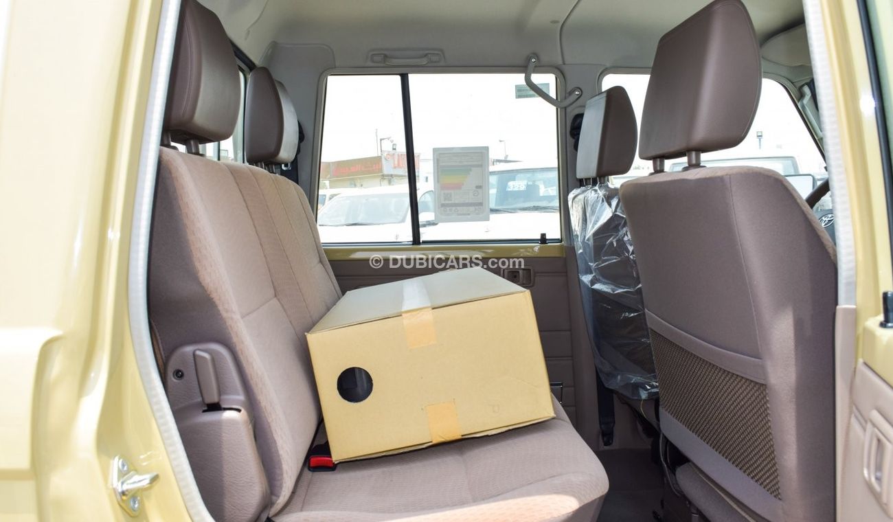 Toyota Land Cruiser Pick Up V6 4.0 L Petrol Double Cabin,4/4,winch,Hub lock,power window,wooden interior