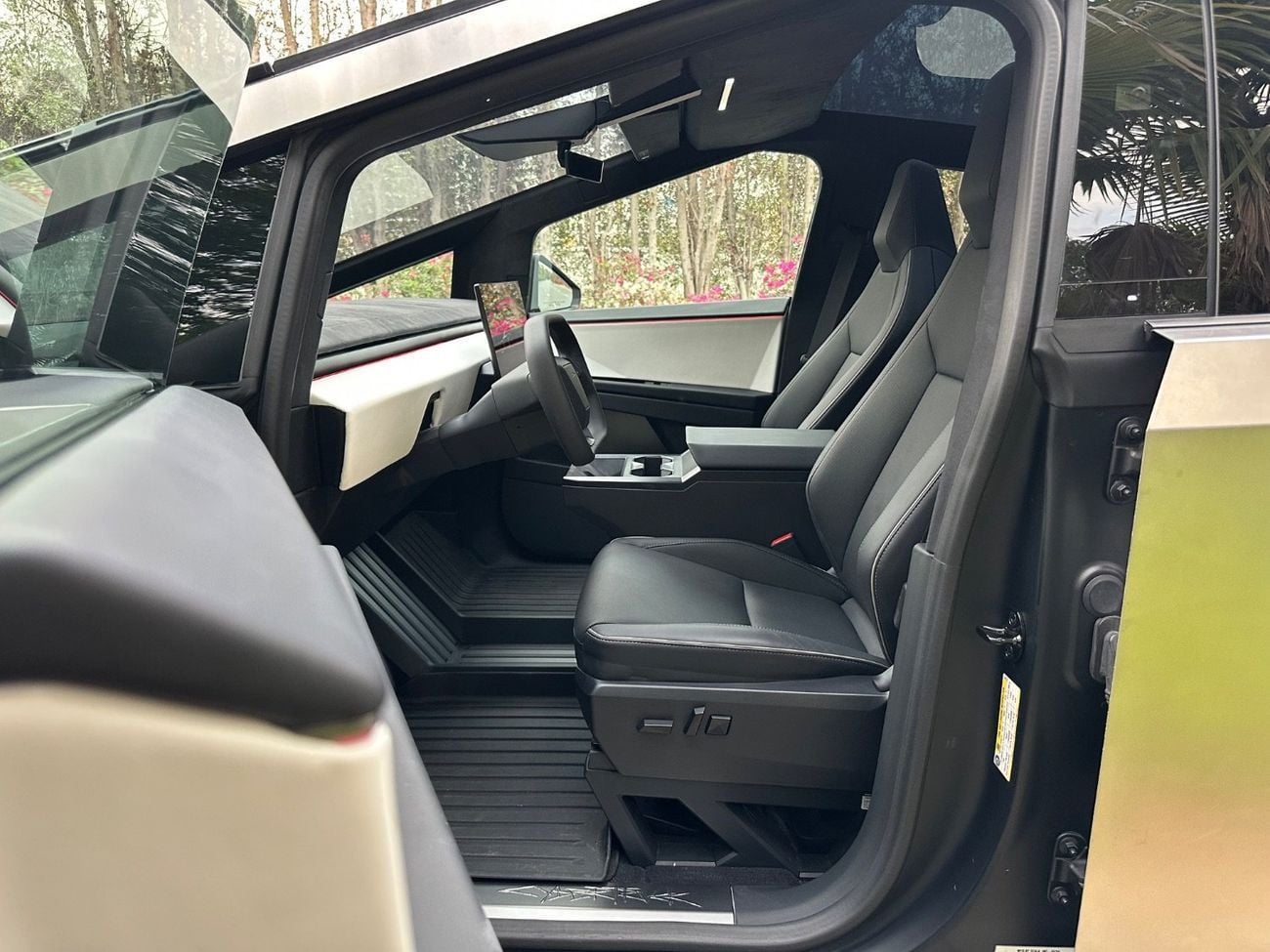 Tesla Cybertruck FOUNDATION SERIES AWD 2025 | 845 HP | Triple Motor AWD | Limited Editio