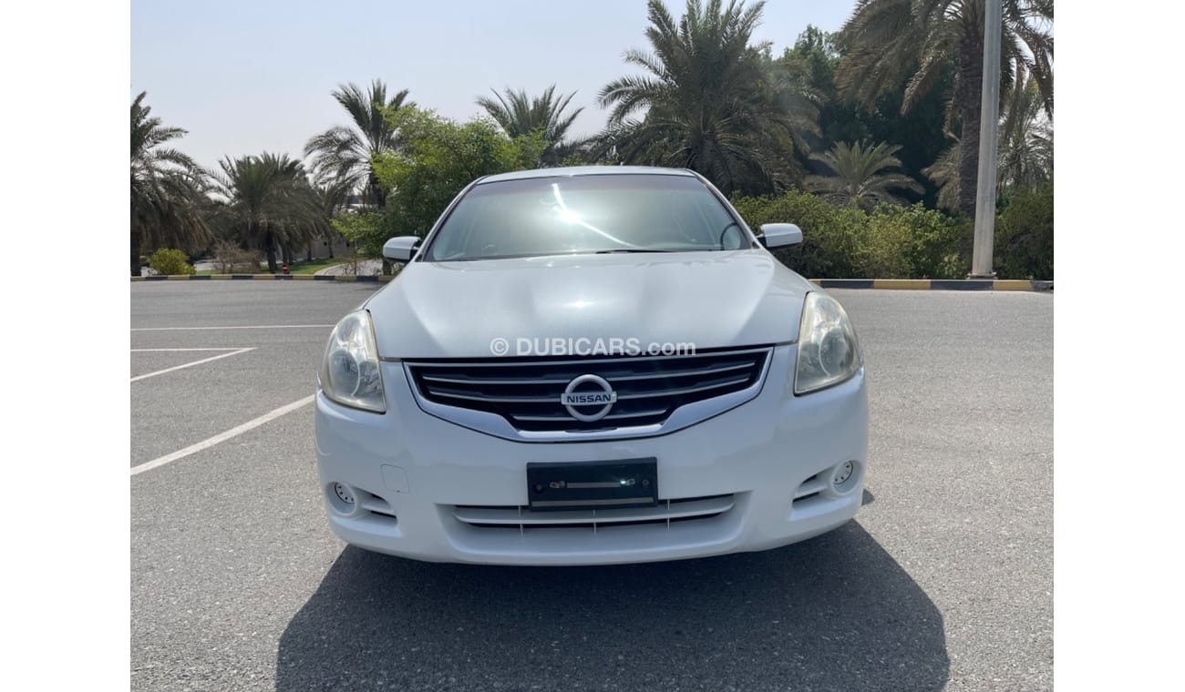 Nissan Altima Nissan Altima model 2012    ( GCC_ SPEC) VERY GOOD CONDITION