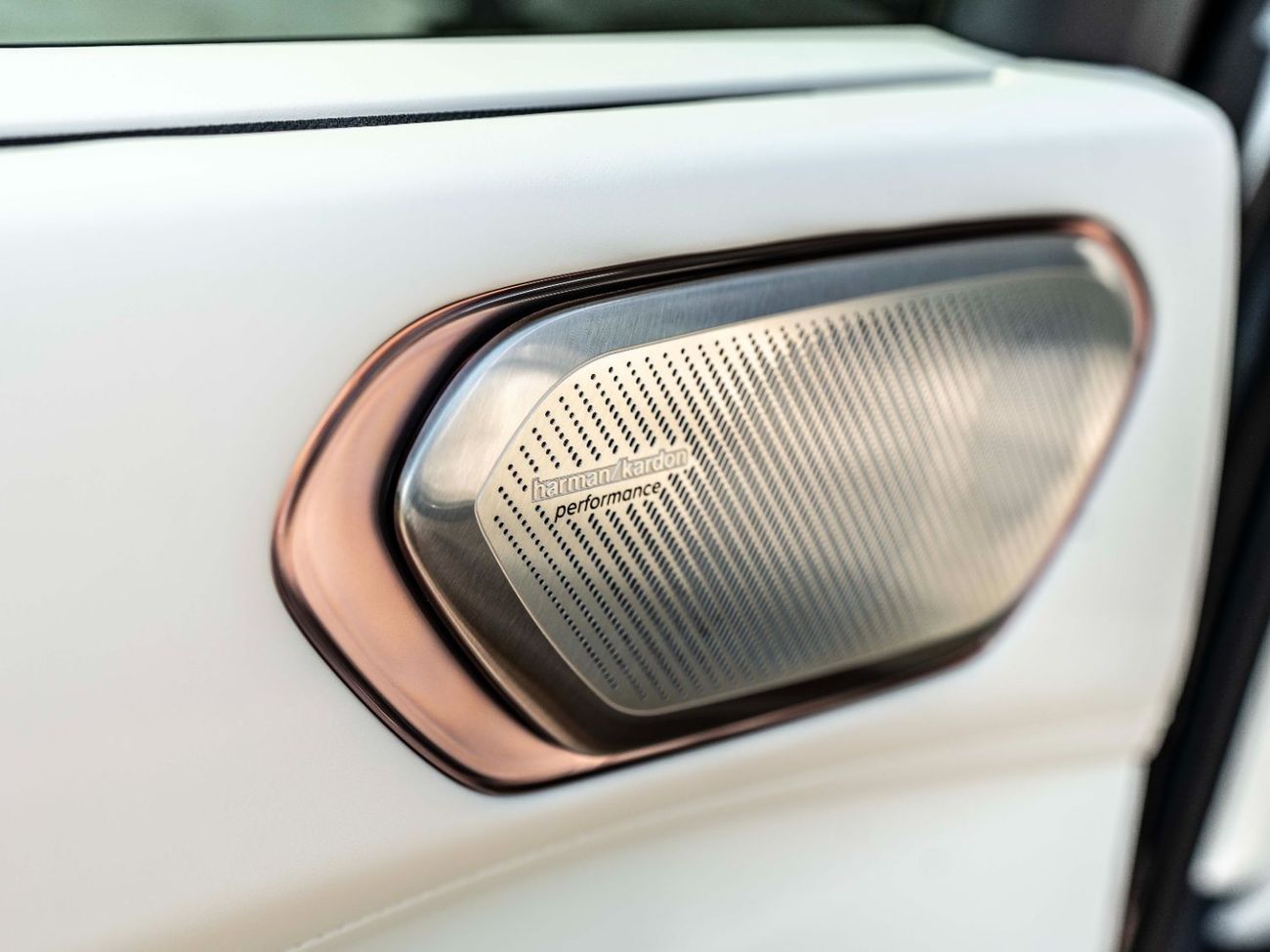 Lynk & Co 900 TRI-MOTOR EDITION