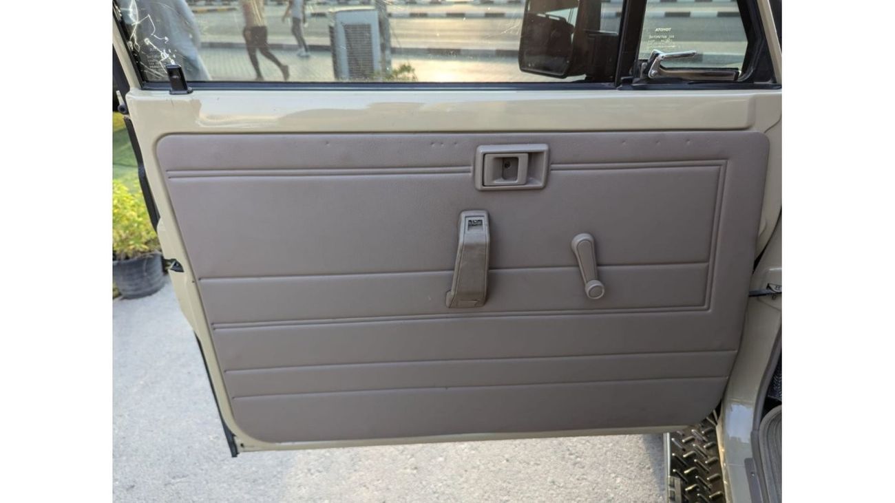 تويوتا لاند كروزر بيك آب 2016 Toyota Land Cruiser Pick Up Std (J70), 2dr Single Cab Utility, 4L 6cyl Petrol, Manual, Four Whe