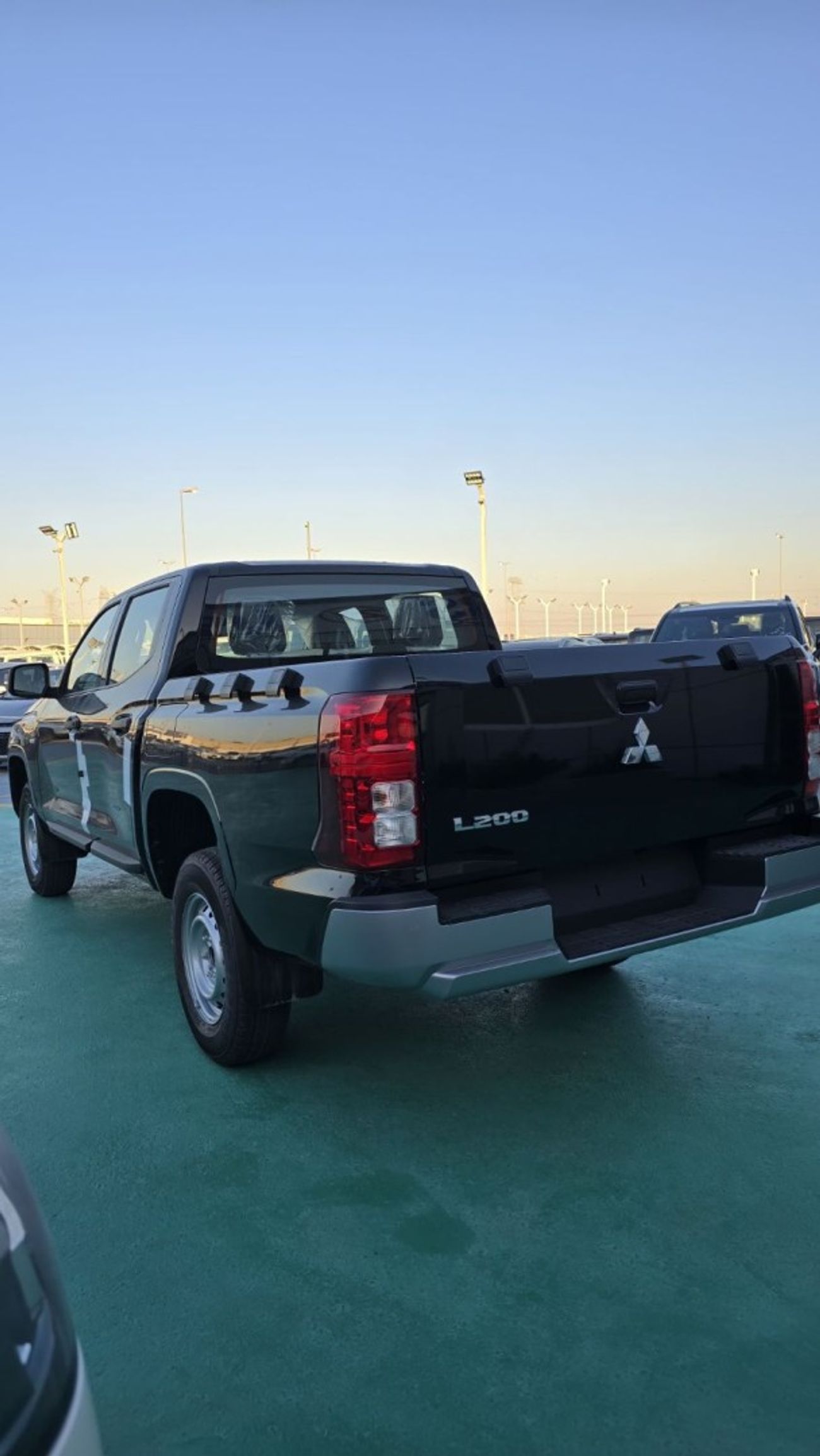 Mitsubishi L200 GLX 2.4L 4X4 DOUBLE CAB - MT - PETROL - 2025 MODEL