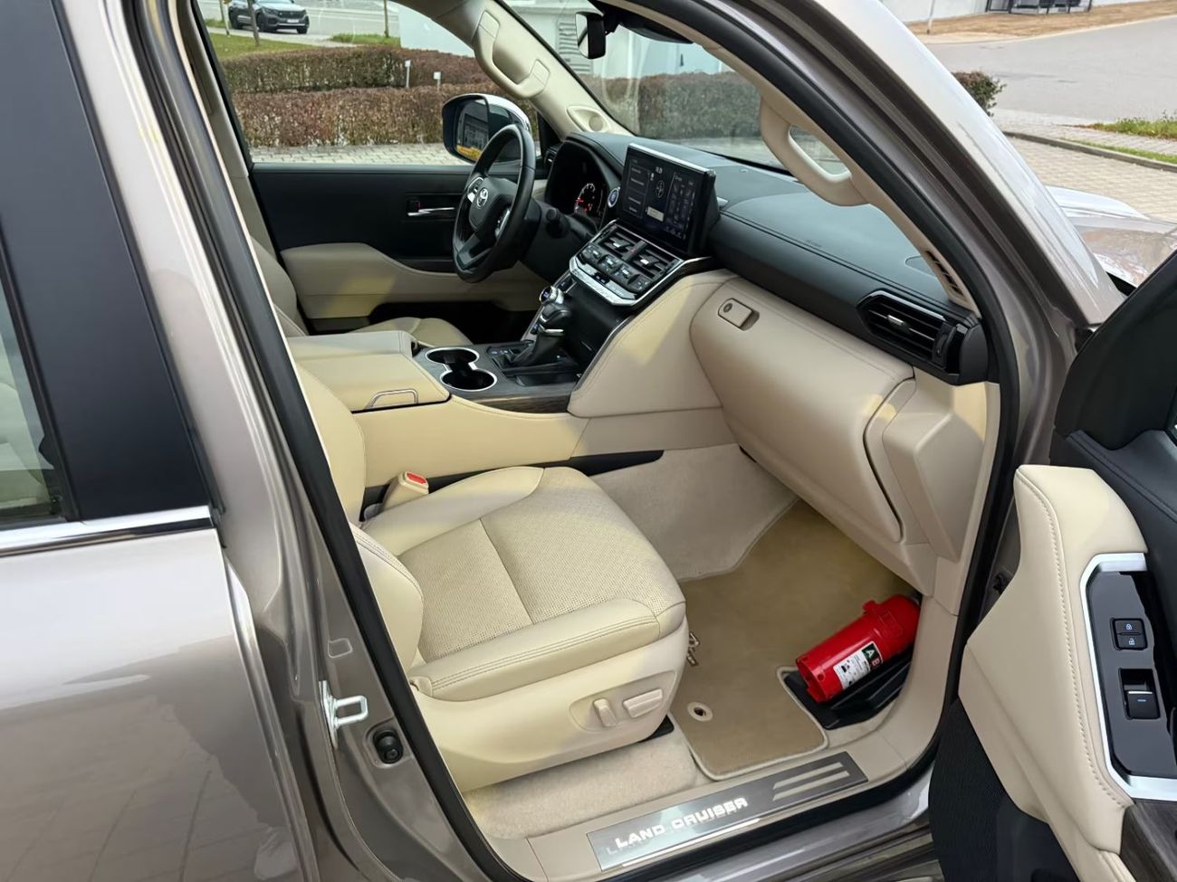 Toyota Land Cruiser LC300