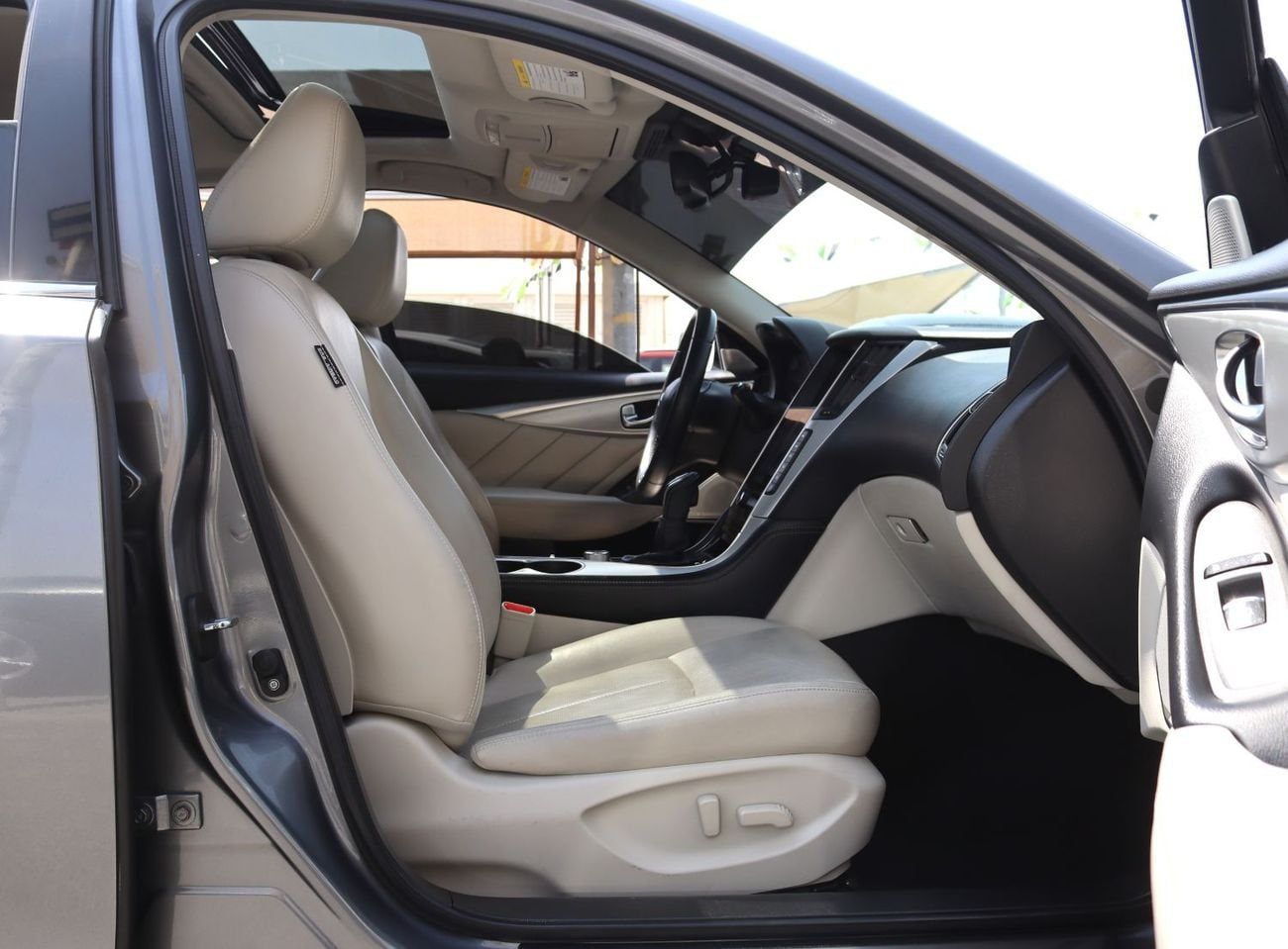 Infiniti Q50 Luxe 3.0L Infiniti Q50 - 2021  - GCC - Full Option - Accident-Free - 6(V) - 3.0L - Excellent Conditi