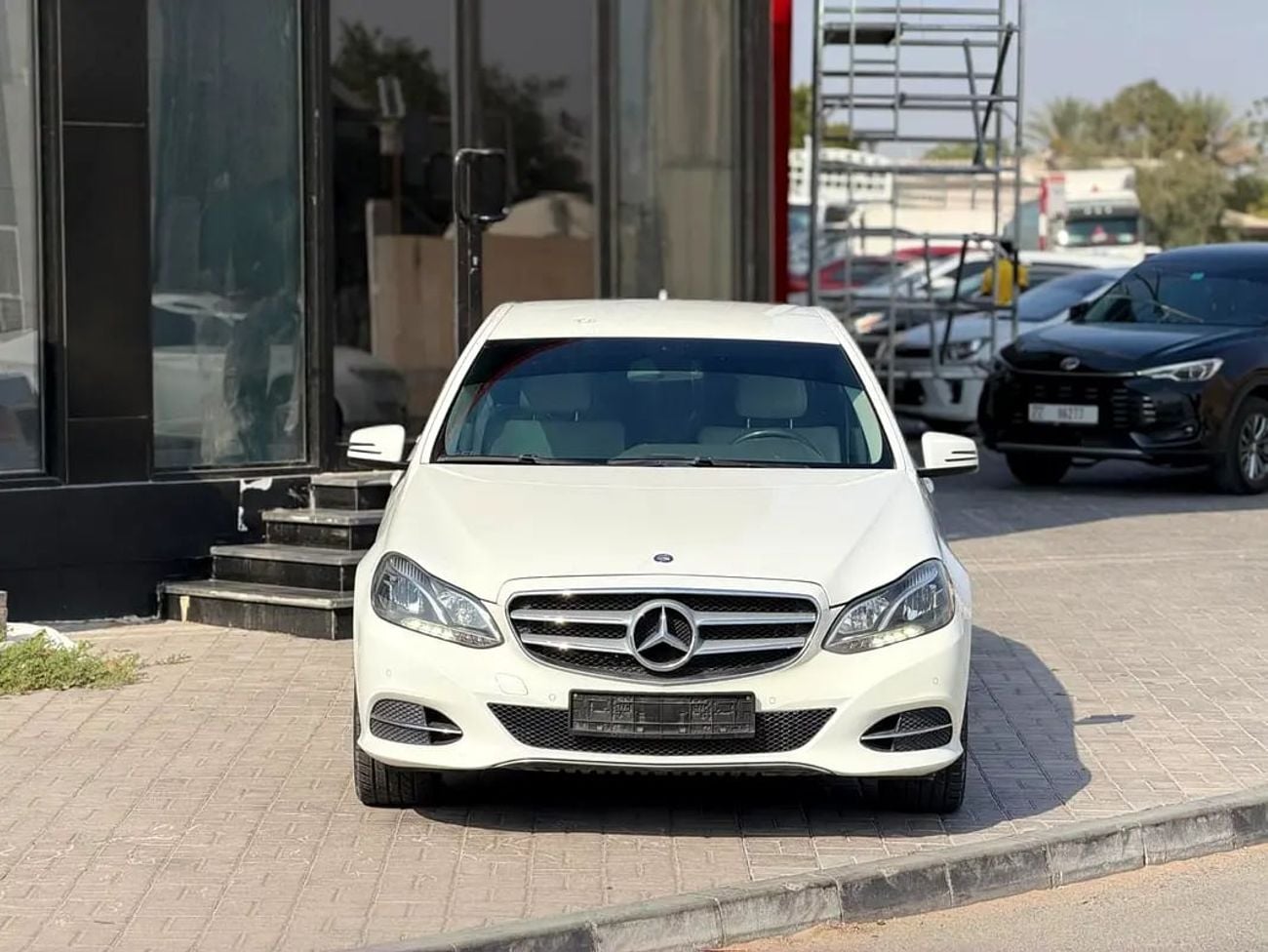 مرسيدس بنز E200 E 200 GCC Specs - Pristine Condition