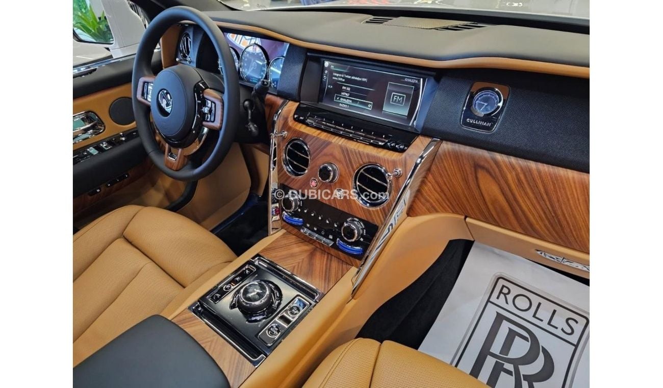 Rolls-Royce Cullinan CULLINAN 2023 GCC/DEALER 4 WARRANTY AND SERVICE CONTRACT UNLIMITED