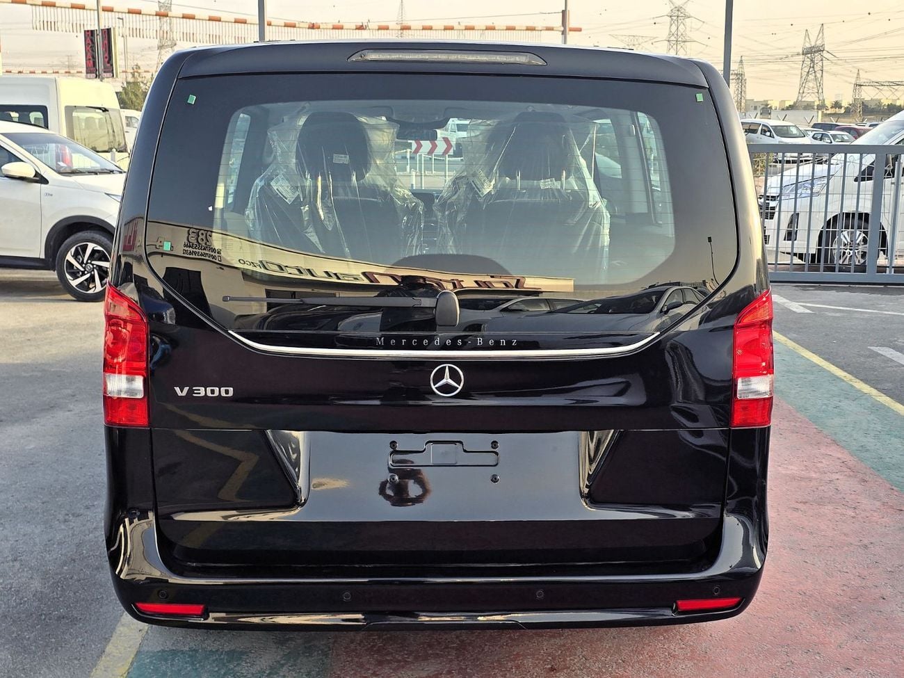 مرسيدس بنز V 300 Mercedes Benz V-Class V300 Style  2.0l Minivan 4*2 5Doors Black Color 2025 Model
