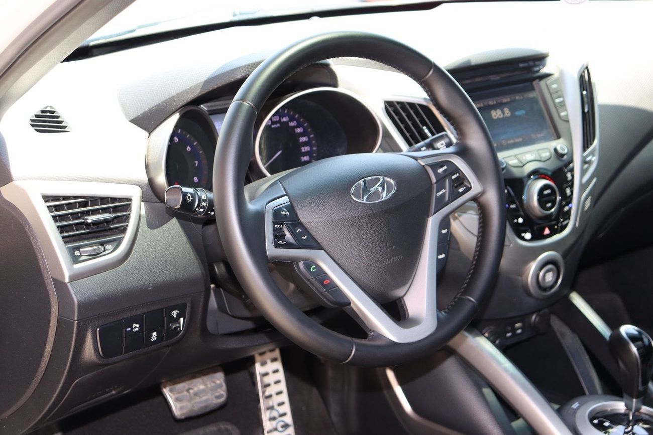 هيونداي فيلوستر GLS 1.6L Hyundai Veloster GLS Top 1.6L / 2016 / GCC / Free Accident Clean/ Original paint