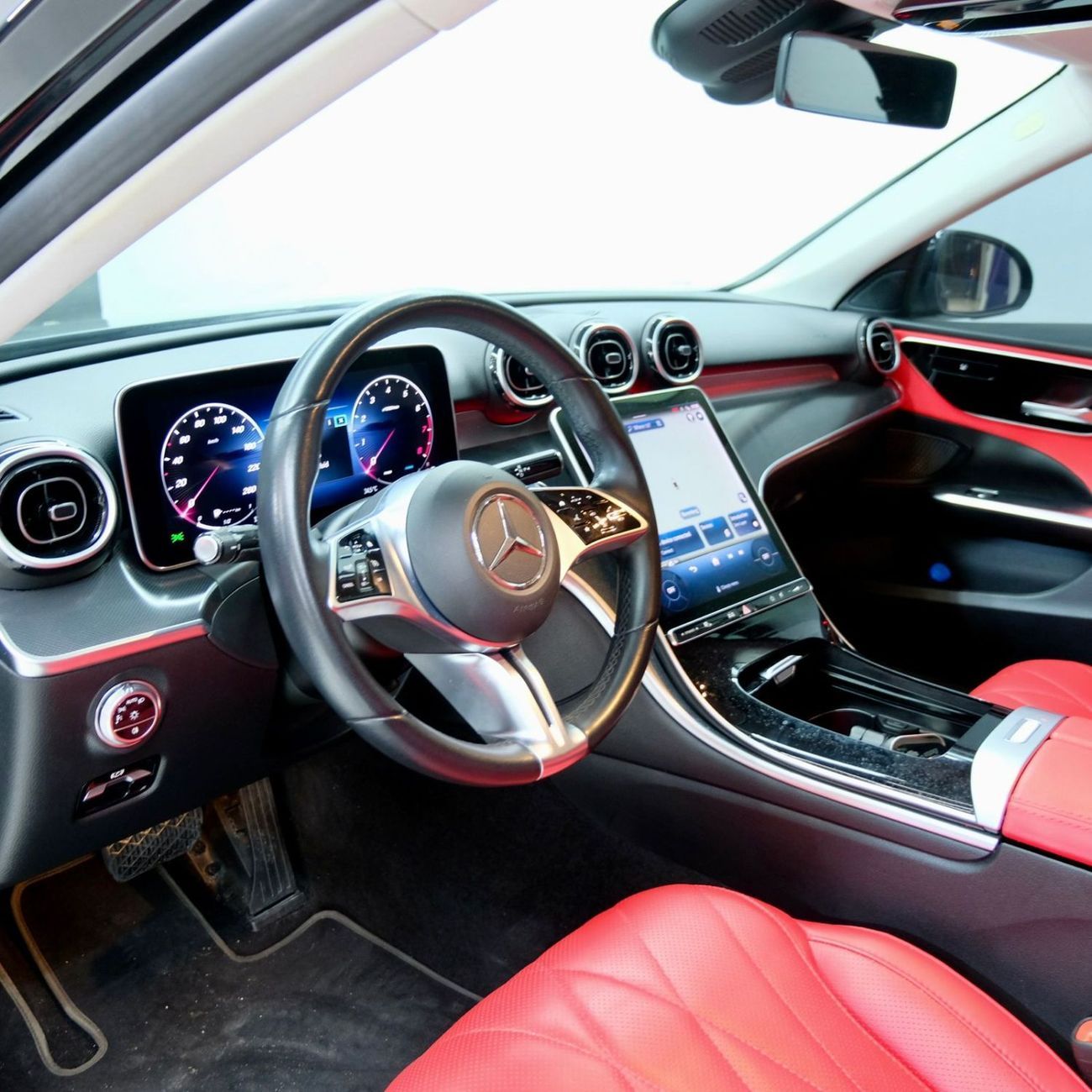 مرسيدس بنز C 200 AED 2,644 P.M l 0% Down Payment l Mercedes-Benz C200 l Excellent Condition