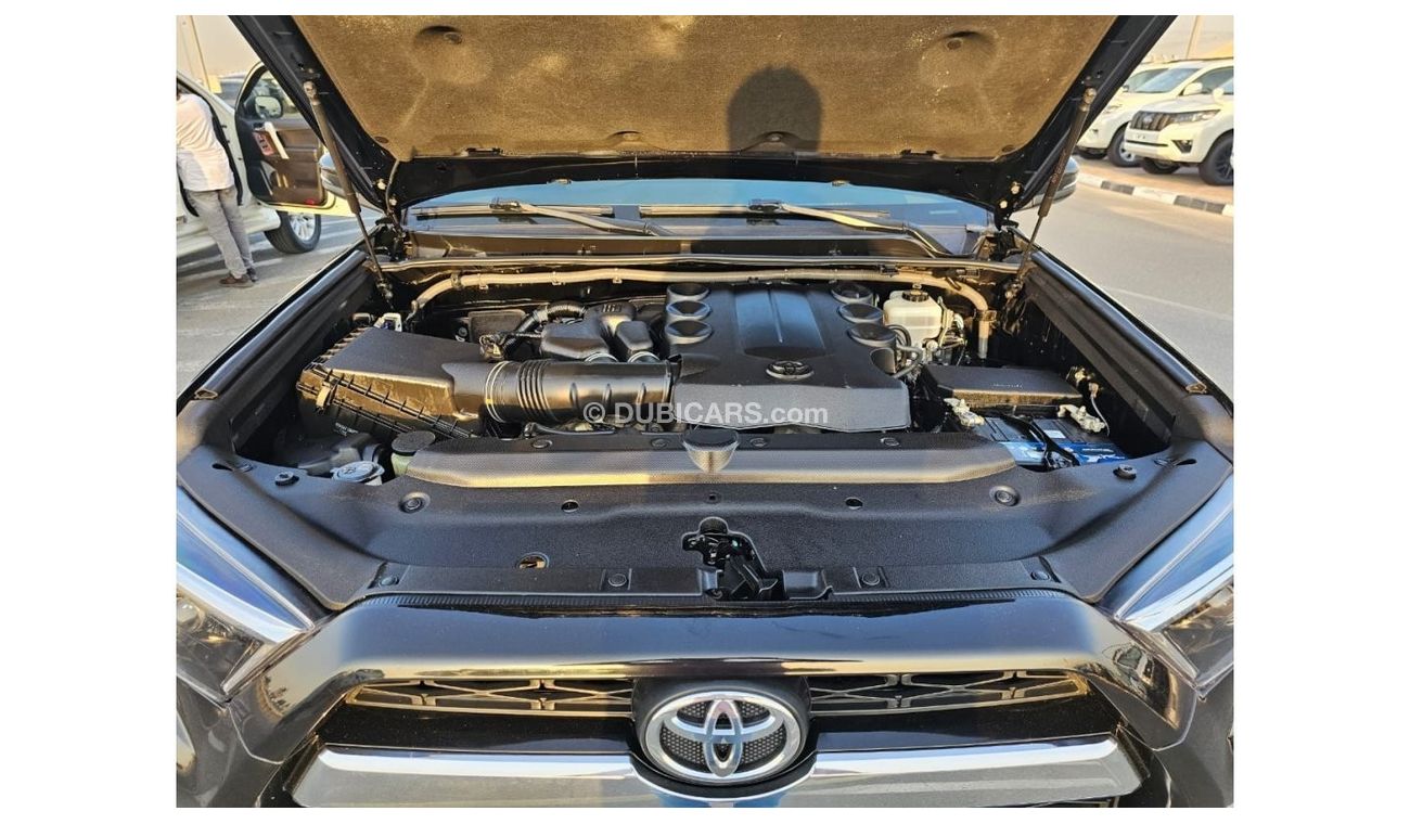 Toyota 4Runner 2018 Toyota 4RUNNER SR5 full option sunroof, push button and 7 seater