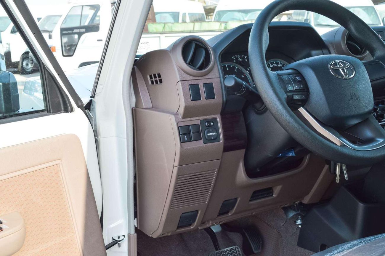 Toyota Land Cruiser 70 TOYOTA LAND CRUISER 76 2.8L 4WD DIESEL AT SUV 2025