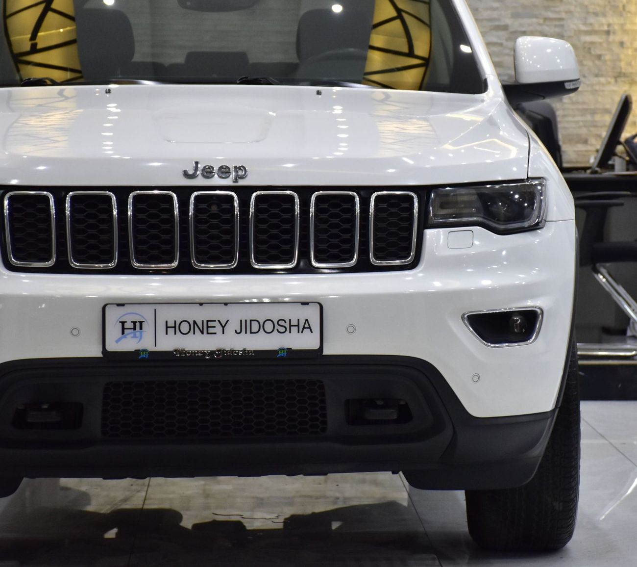 جيب جراند شيروكي EXCELLENT DEAL for our Jeep Grand Cherokee Laredo ( 2020 Model ) in White Color GCC Specs