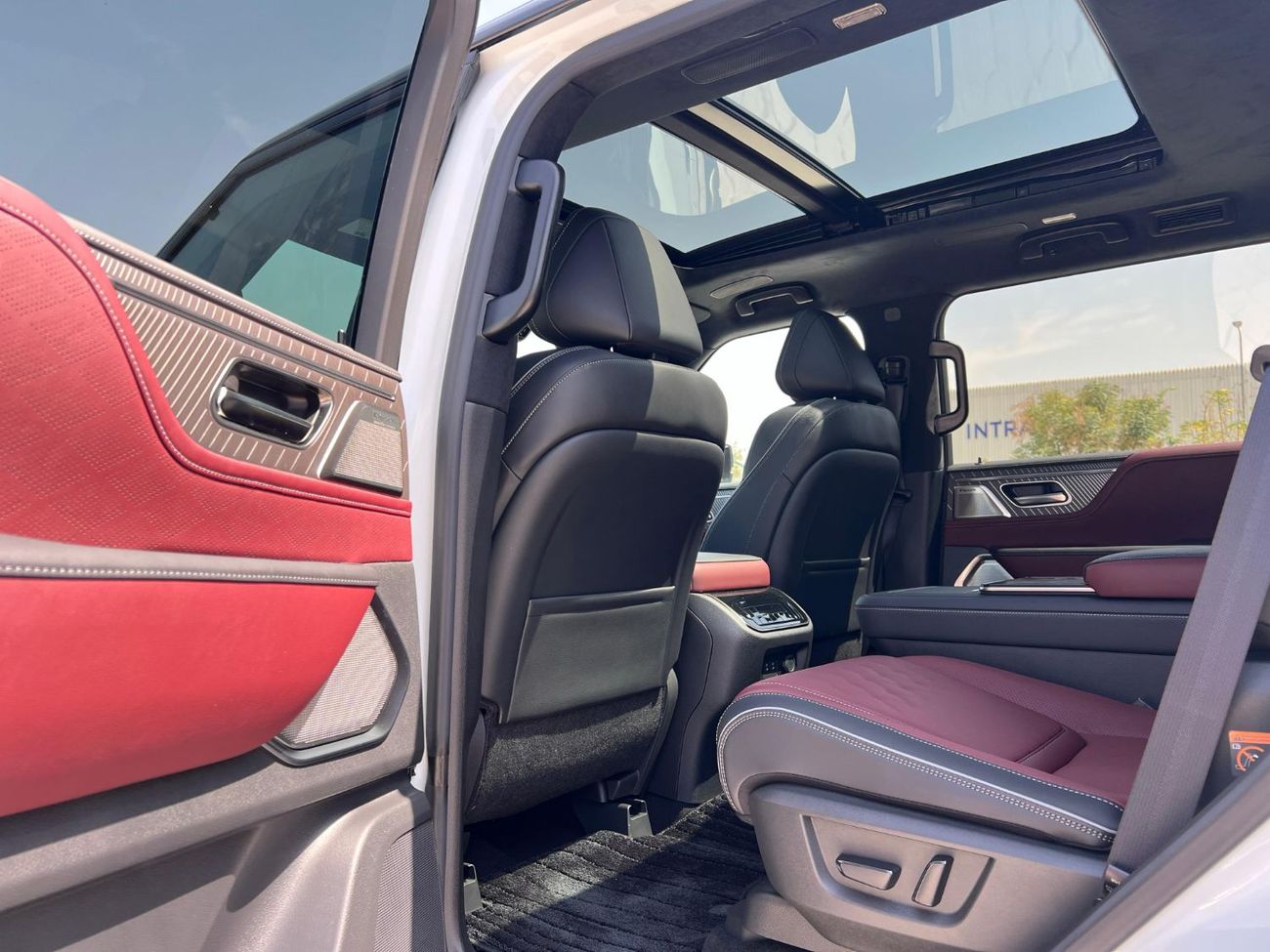 إنفينيتي QX80 Autograph Captain Chairs 3.5L