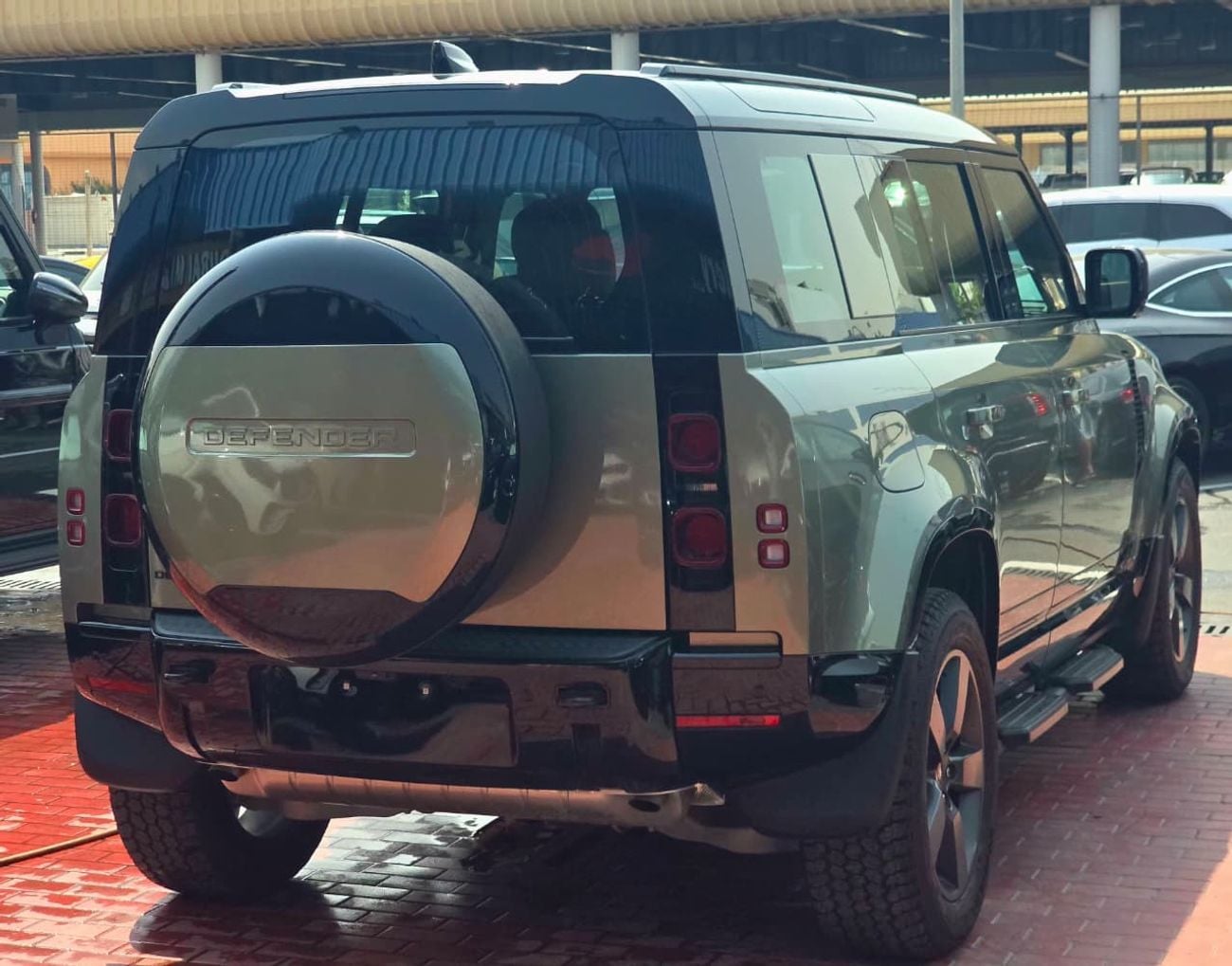 Land Rover Defender P400 90 X-Dynamic HSE 3.0L (5 Seater) X Dynamic HSE Under Warranty 2025 5 Seater