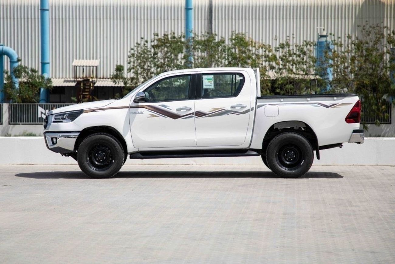 Toyota Hilux 2024 Toyota Hilux 4x4 DC 2.8 SR5 - Super White inside Maroon | Export Only