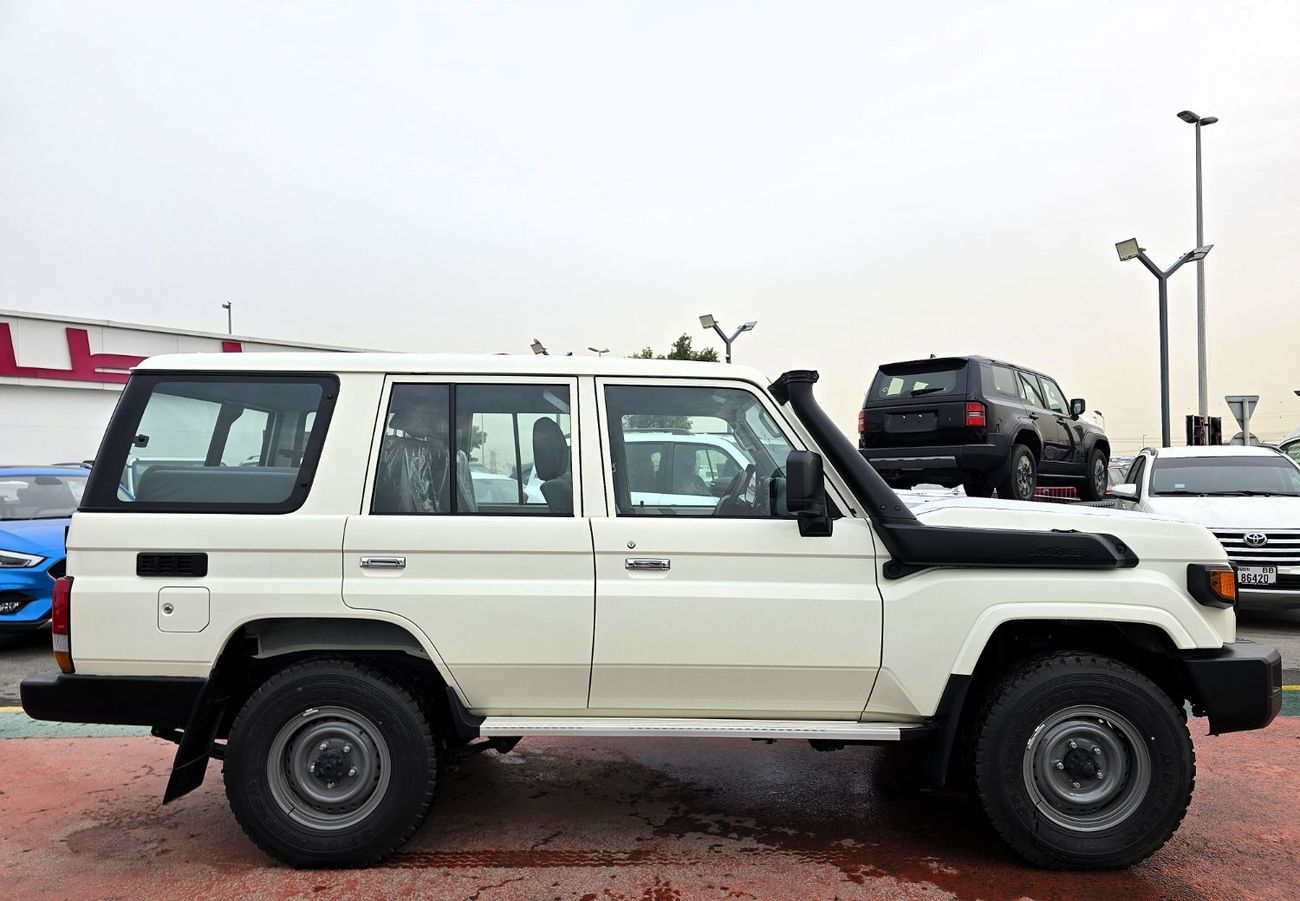 تويوتا لاند كروزر Toyota Land Cruiser 76 4.2l M/T Diesel 4WD Whit Def Lock , Fog light White Color 2025 Model