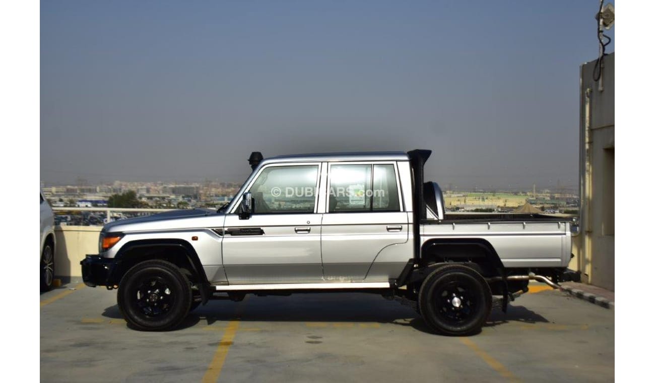 تويوتا لاند كروزر بيك آب 79 Double Cab Pickup Black Edition  V8 4.5L Turbo Diesel 4WD Manual