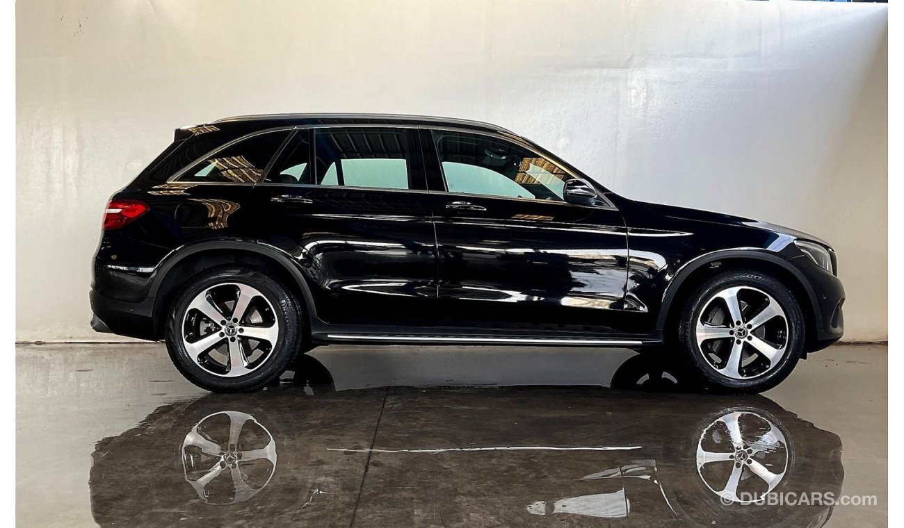 Mercedes-Benz GLC 250 AMG (Half leather seats)