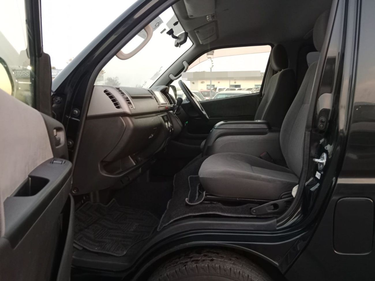 Toyota Hiace TOYOTA HIACE VAN RIGHT HAND DRIVE(PM74575)