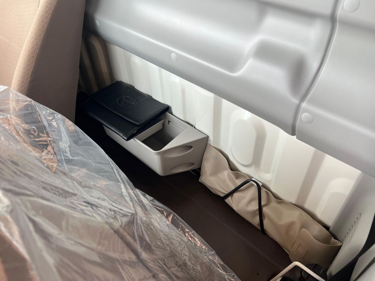 تويوتا لاند كروزر بيك آب Std 4.0L Single Cab Utility AWD