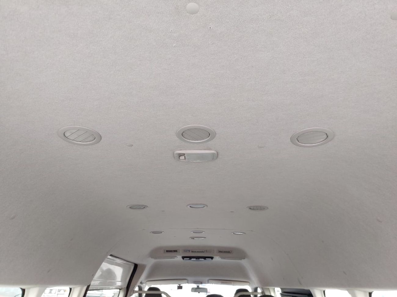 Toyota Hiace TOYOTA HIACE COMMUTER VAN RHD 2017 MODEL 2.7 L PETROL AUTOMATIC(PM81432)