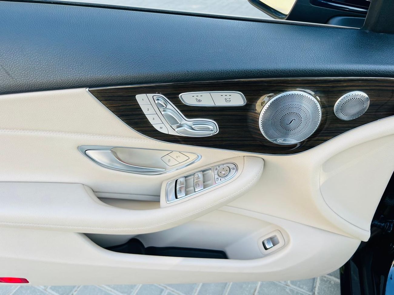 مرسيدس بنز C 300 كوبيه CONVERTIBLE