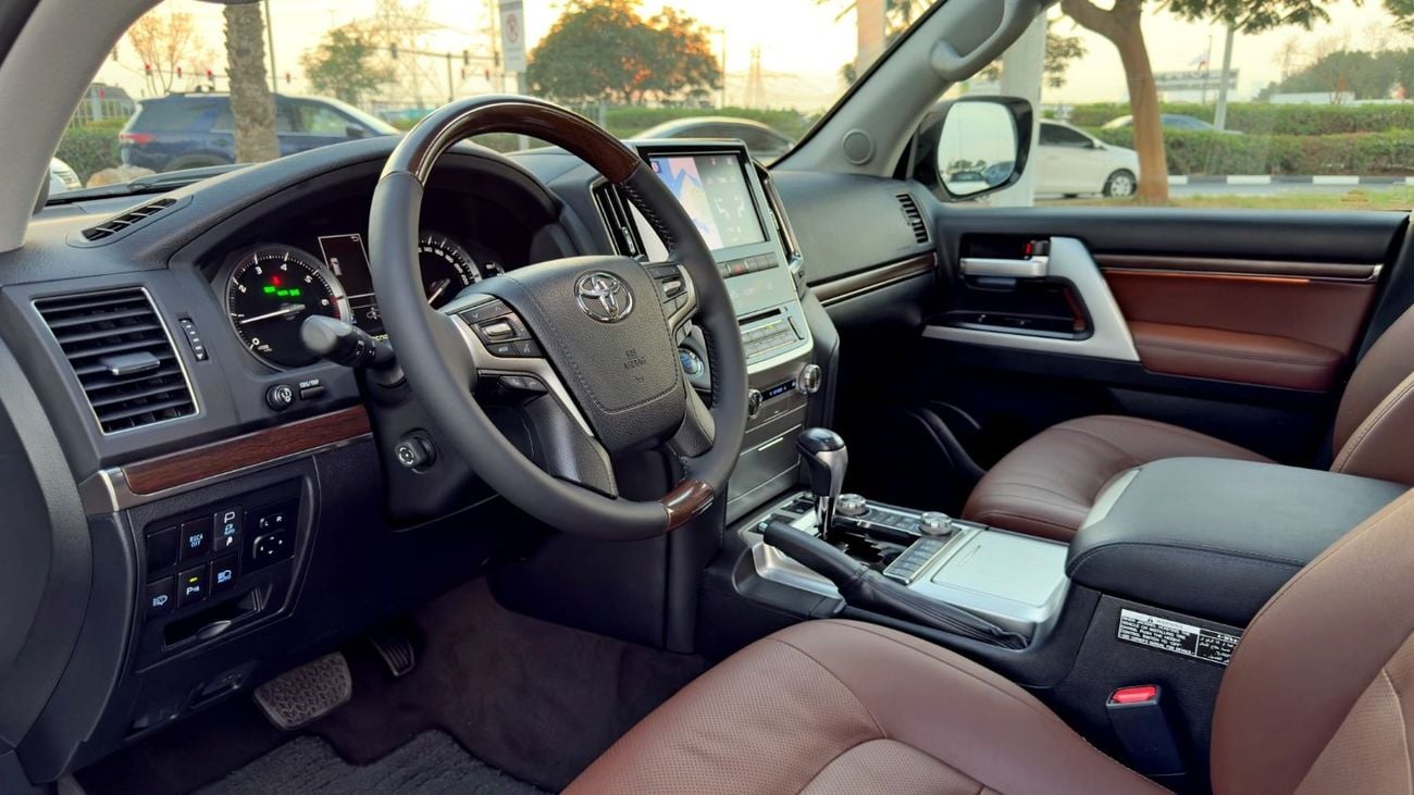 تويوتا لاند كروزر 5.7l VXR Grand Touring S