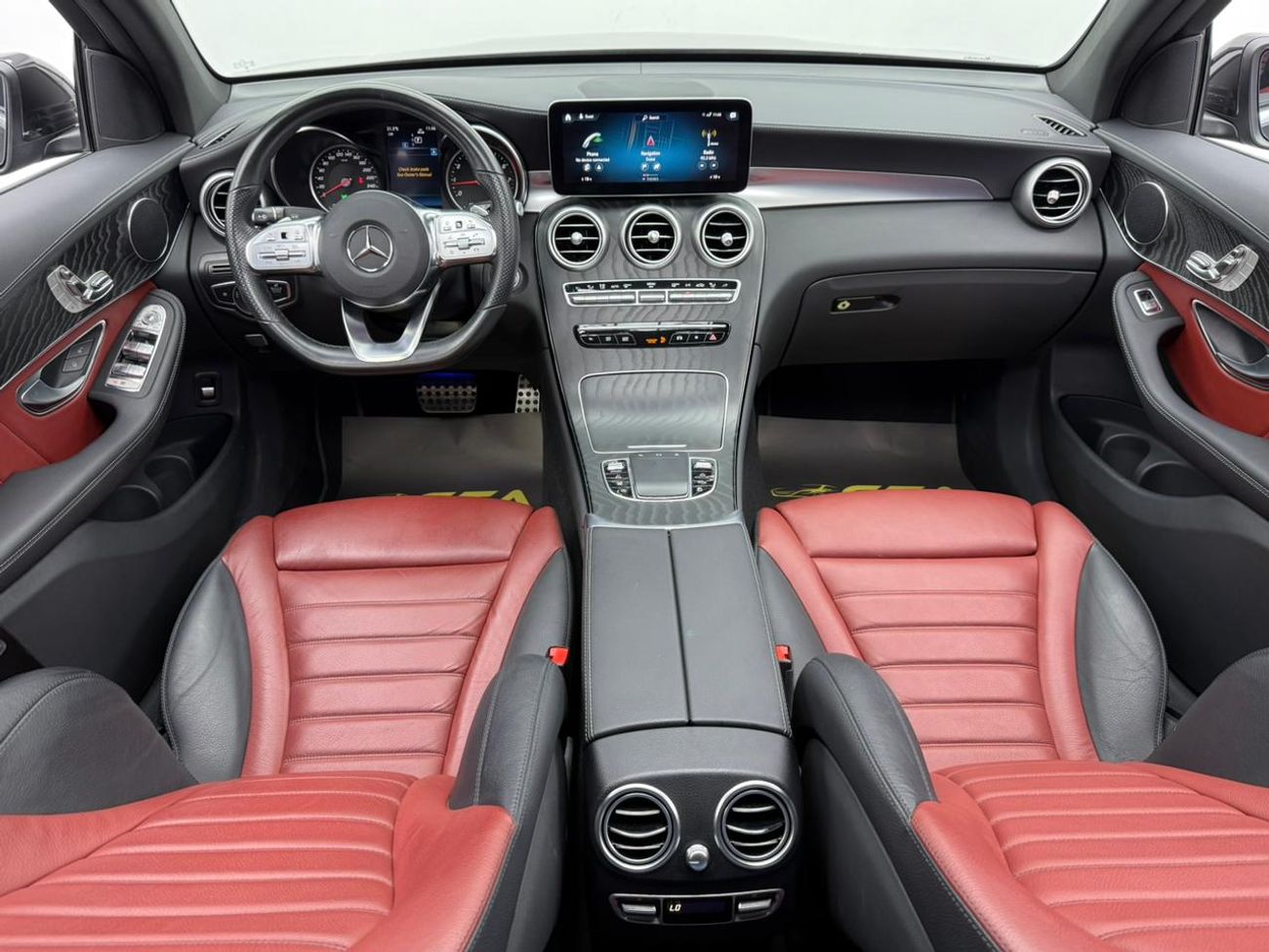 مرسيدس بنز GLC 200 4Matic 2023 Mercedes Benz GLC200 AMG 4MATIC Coupe, 5 Years MB Warranty + Service Pack, Low Km, GCC