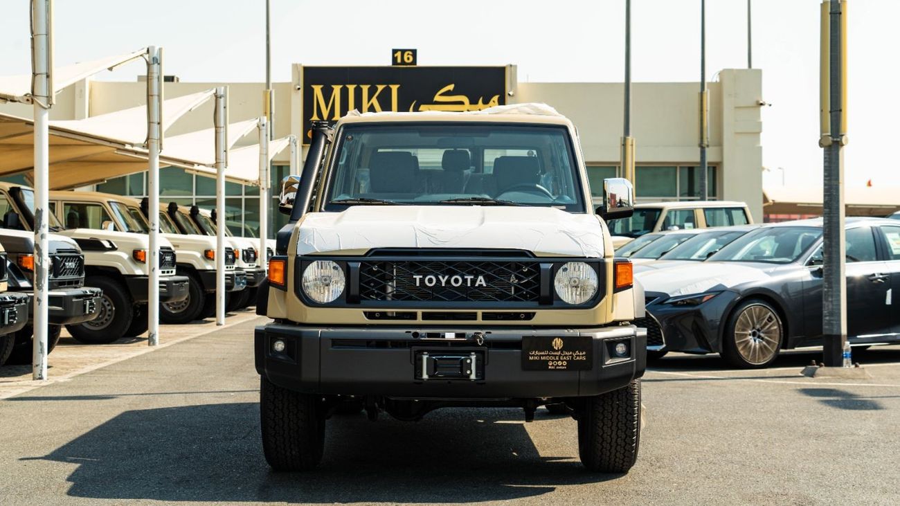 تويوتا لاند كروزر 70 Hard Top | High Option | 4.0L | V6 | Petrol | M/T (5 Doors)