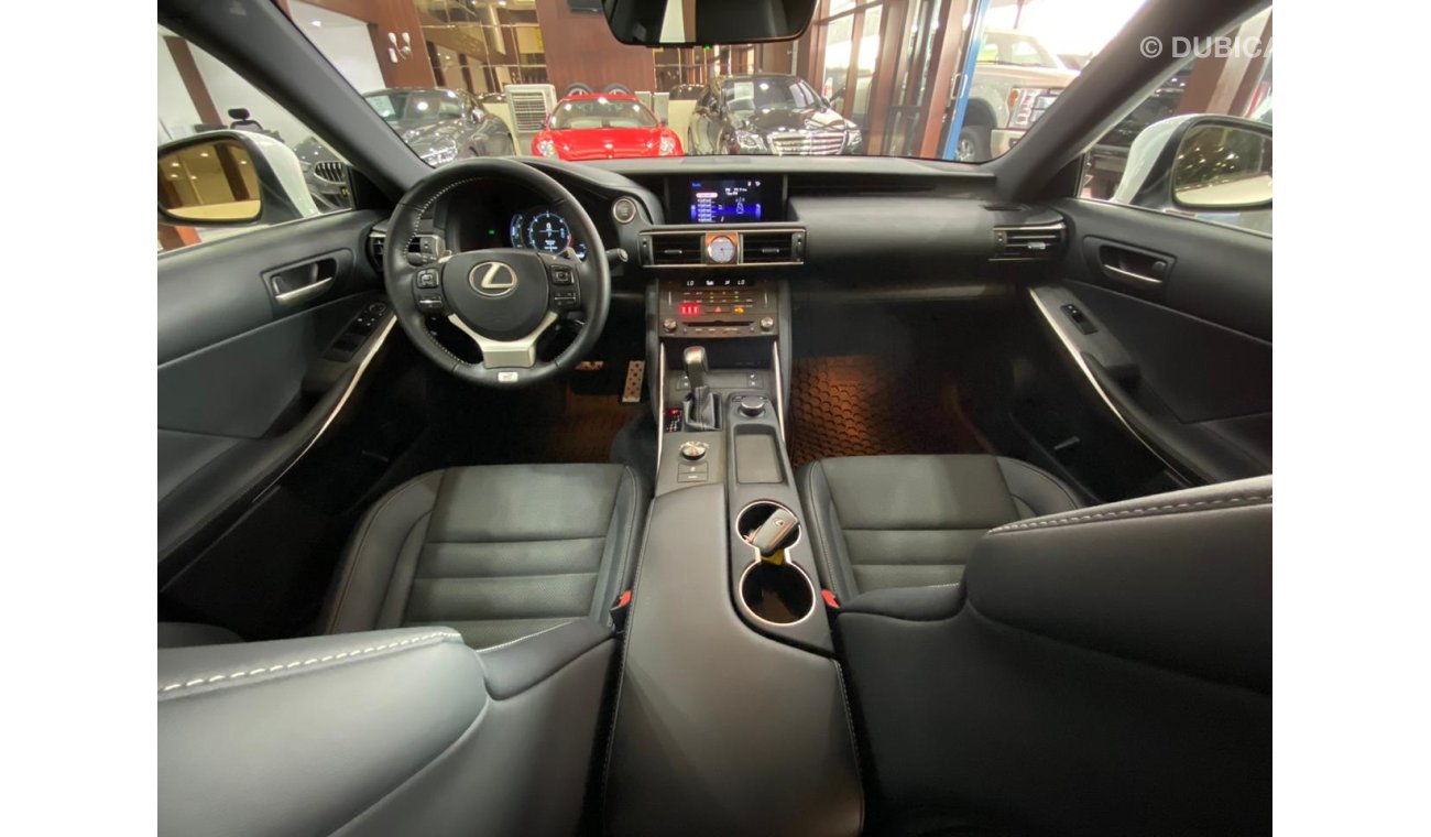 Lexus IS300 2019