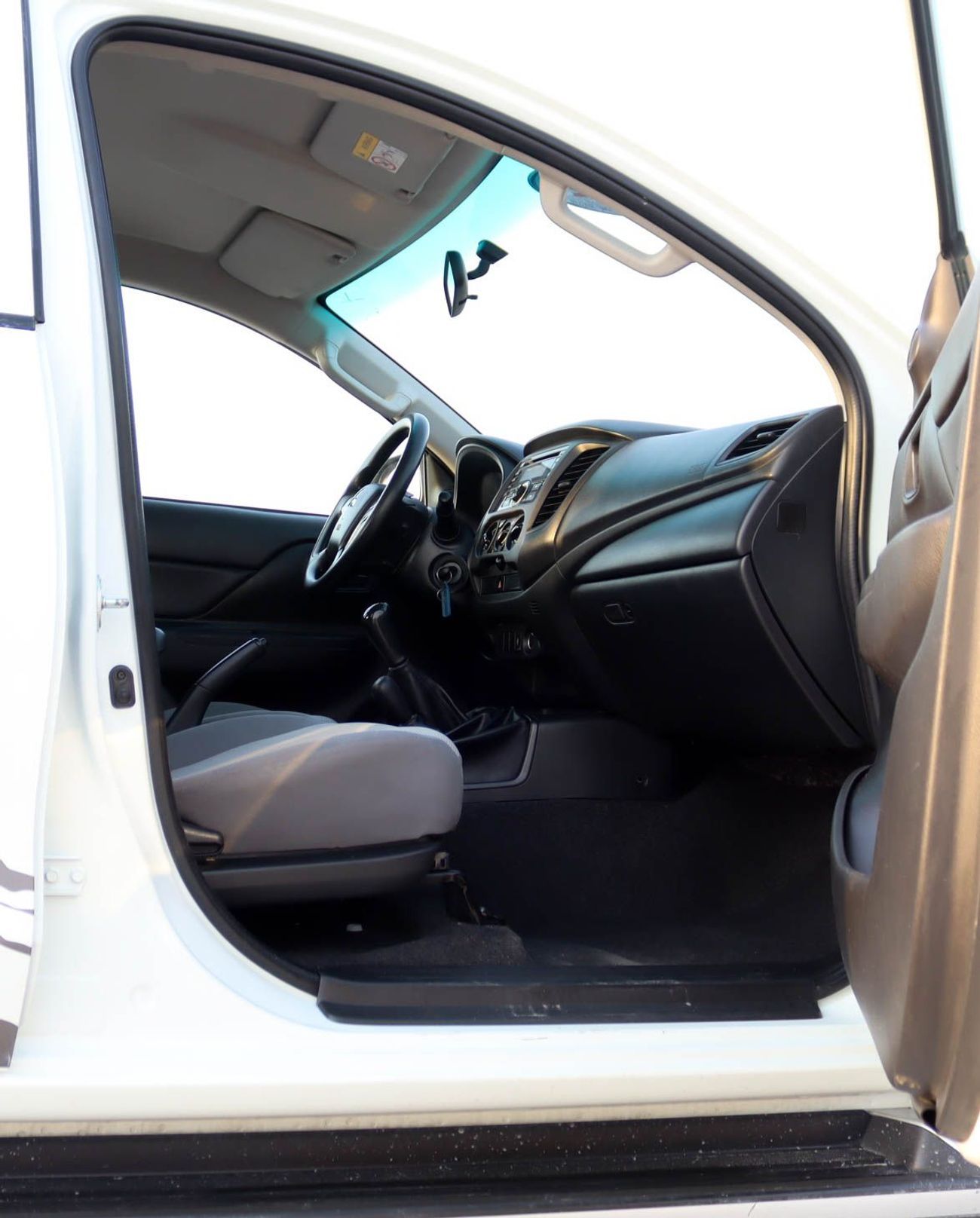 Mitsubishi L200 GL 2.5L Double Cab Utility 4WD Mitsubishi L200 2.4 L 4WD 2022 GCC accident-free in excellent conditi