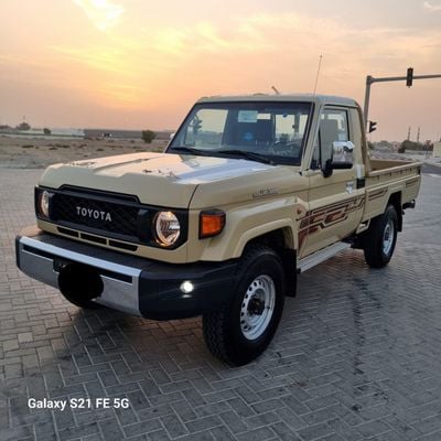 Toyota Land Cruiser Pick Up HARDTOP 70th LX1 4.0L