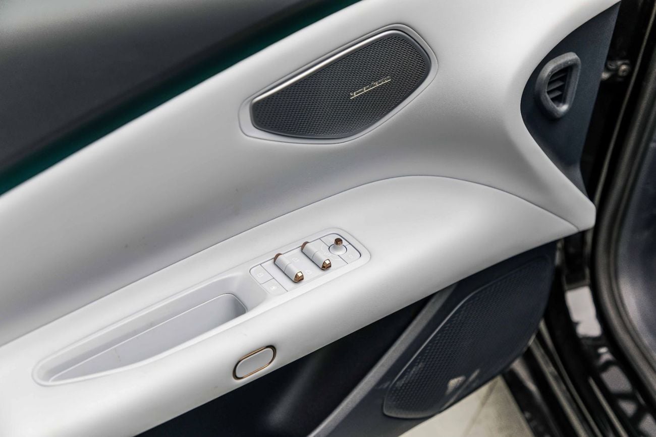 لينك أند كو Z10 Max 21" Alloy Wheels - Black Inside White