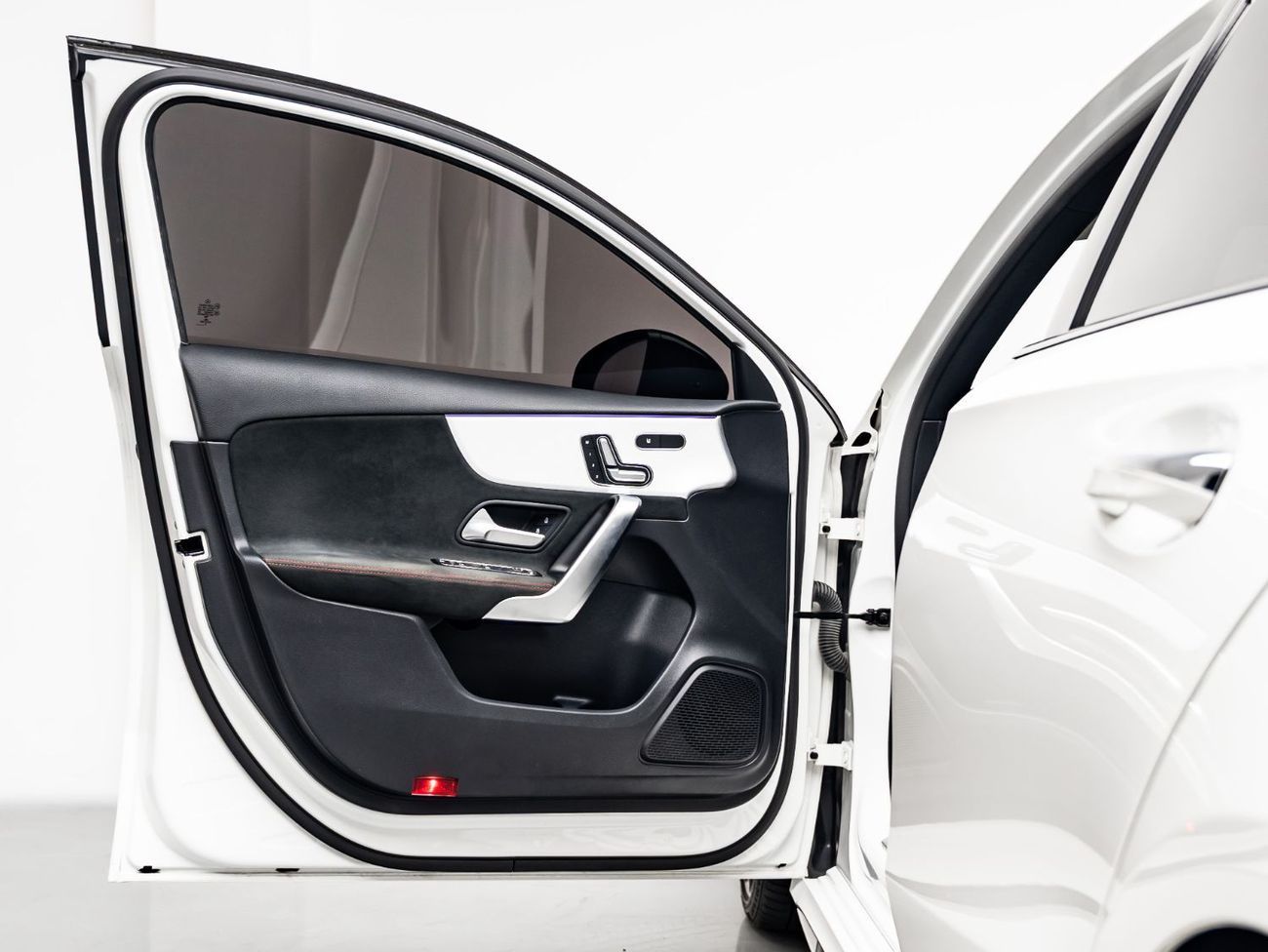 مرسيدس بنز A 35 AMG Premium + 2.0L