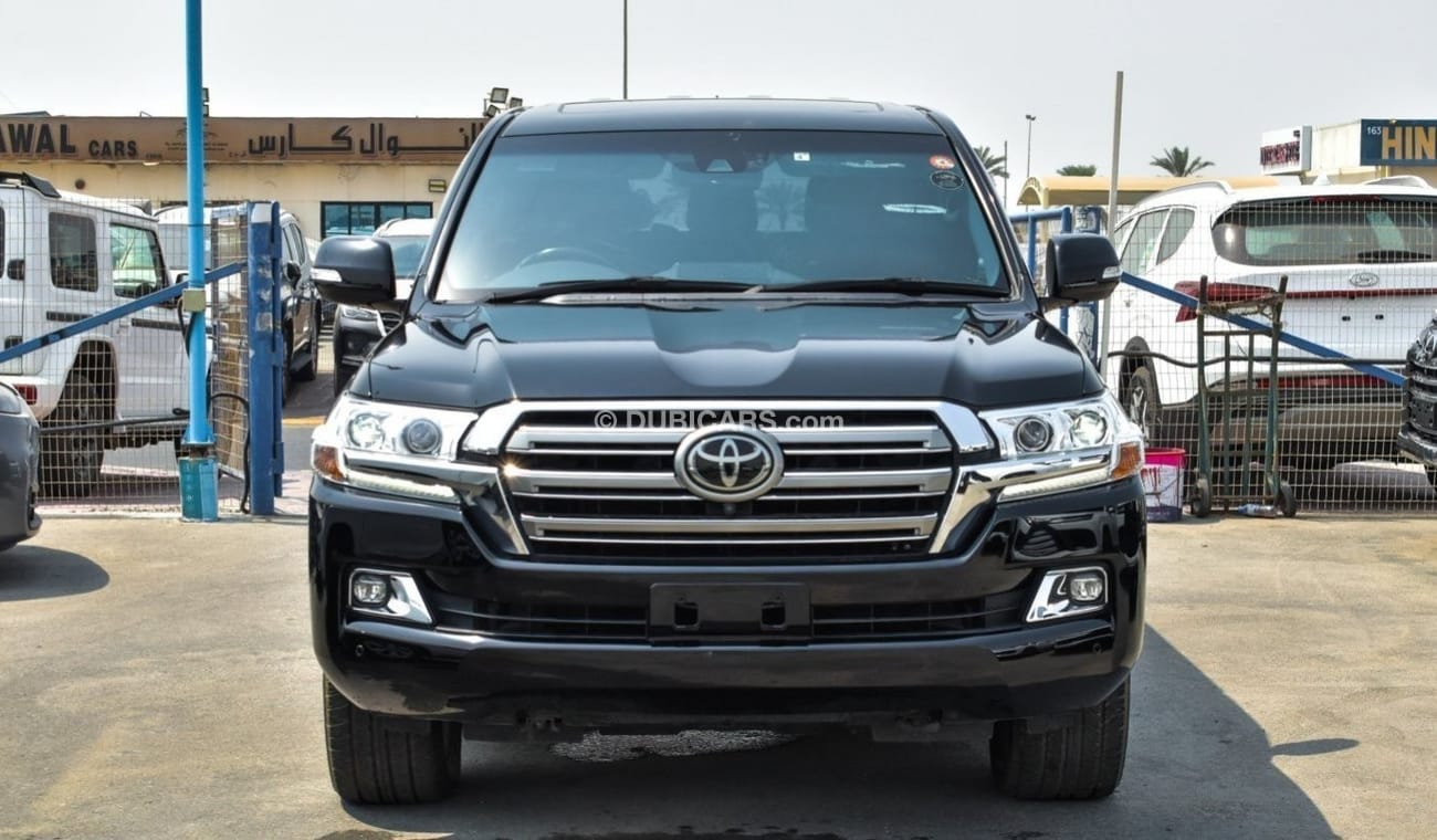 Used Toyota Land Cruiser V8 2019 for sale in Dubai - 659345