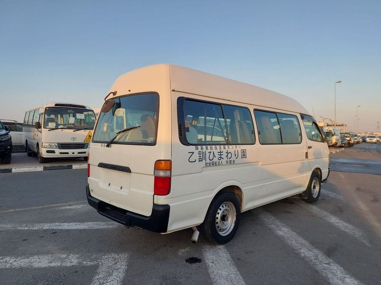 Toyota Hiace TOYOTA HIACE COMMUTER VAN RHD 2001 MODEL 2.4 L PETROL AUTOMATIC(PM06526)